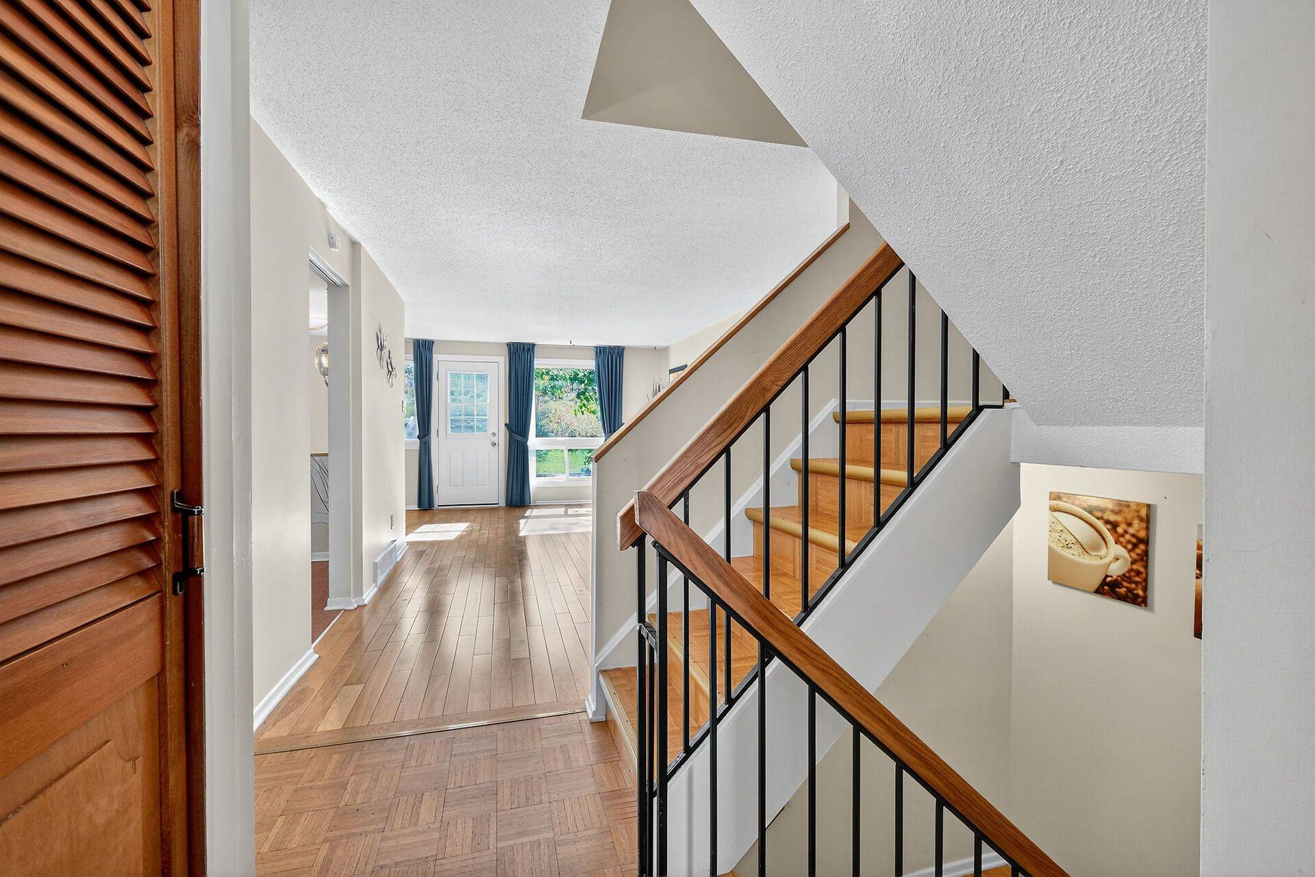 Beacon Hill North - South And Area, ON K1J 8N1,1242 Lassiter TER W #1242