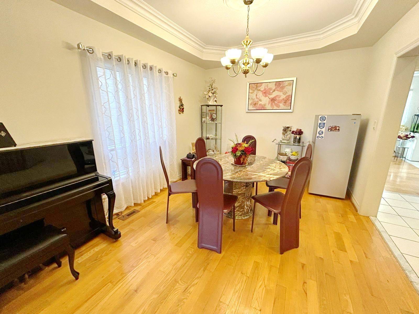 Vaughan, ON L4J 5R7,231 Pinewood DR