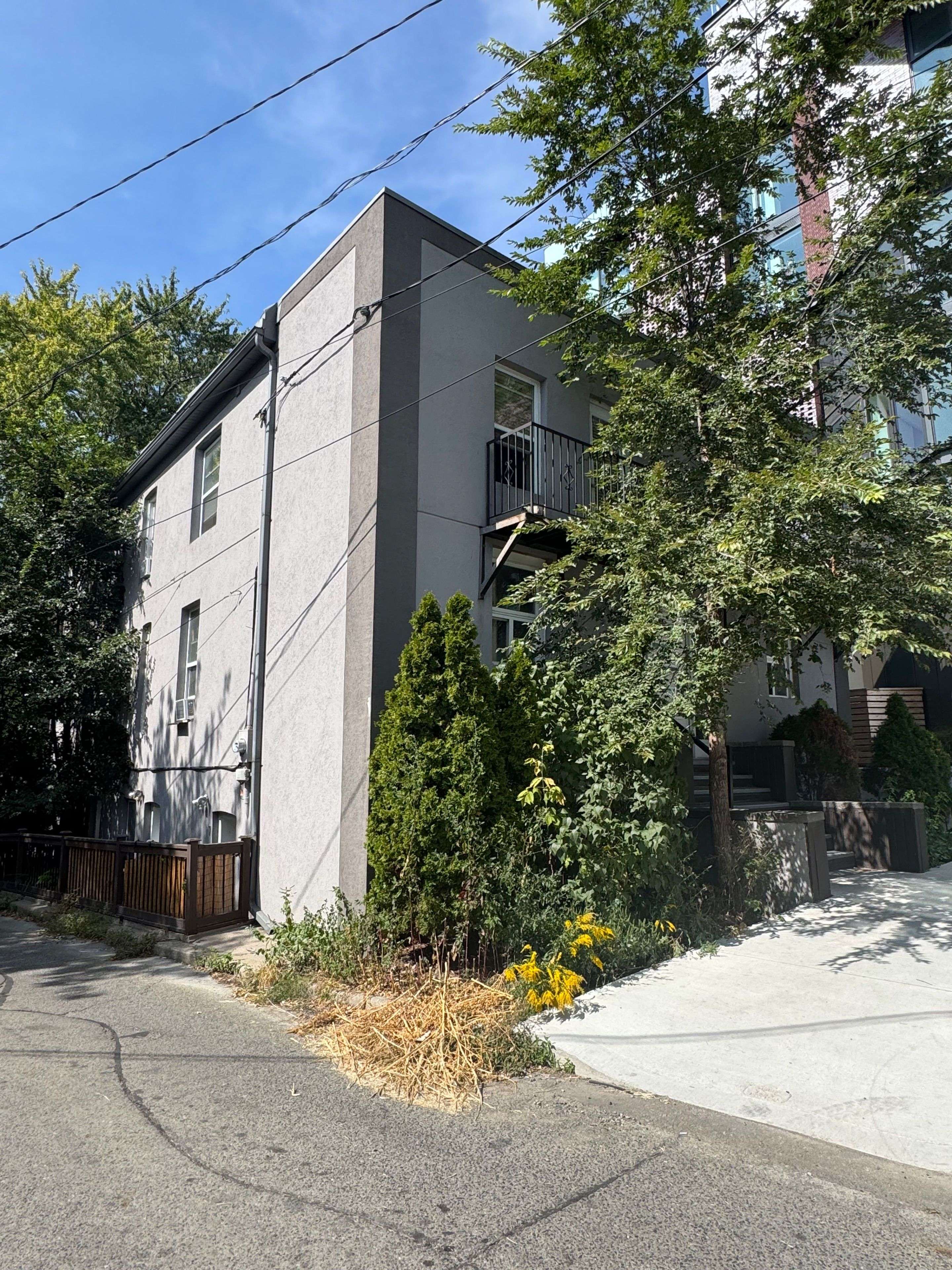 Toronto W02, ON M6P 1N1,22 Brad ST