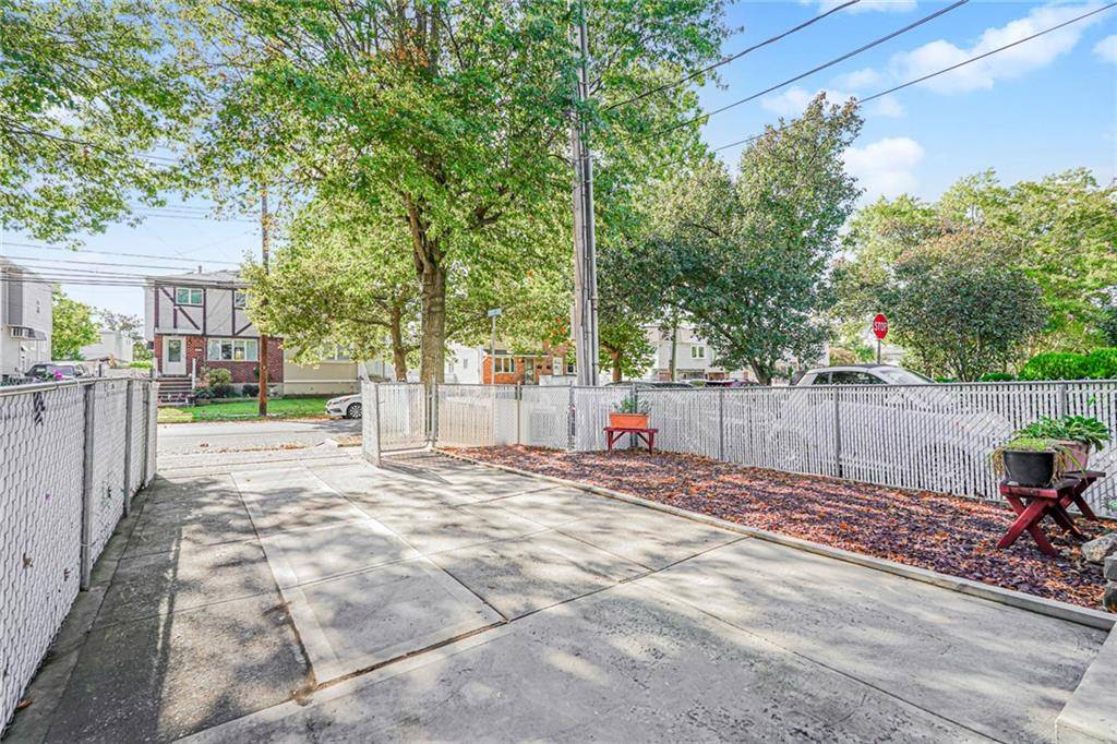 Staten Island, NY 10308,72 Eric LN