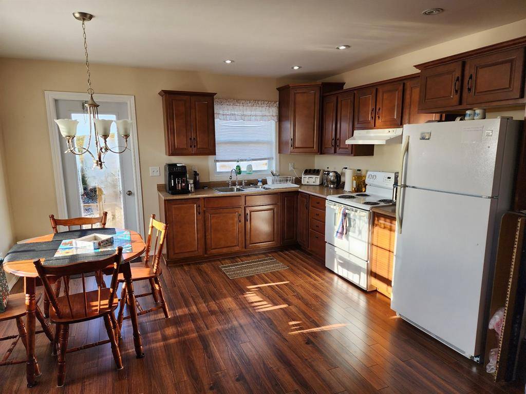 Arnold's Cove, NL A0B 1A0,39 Haystack Avenue