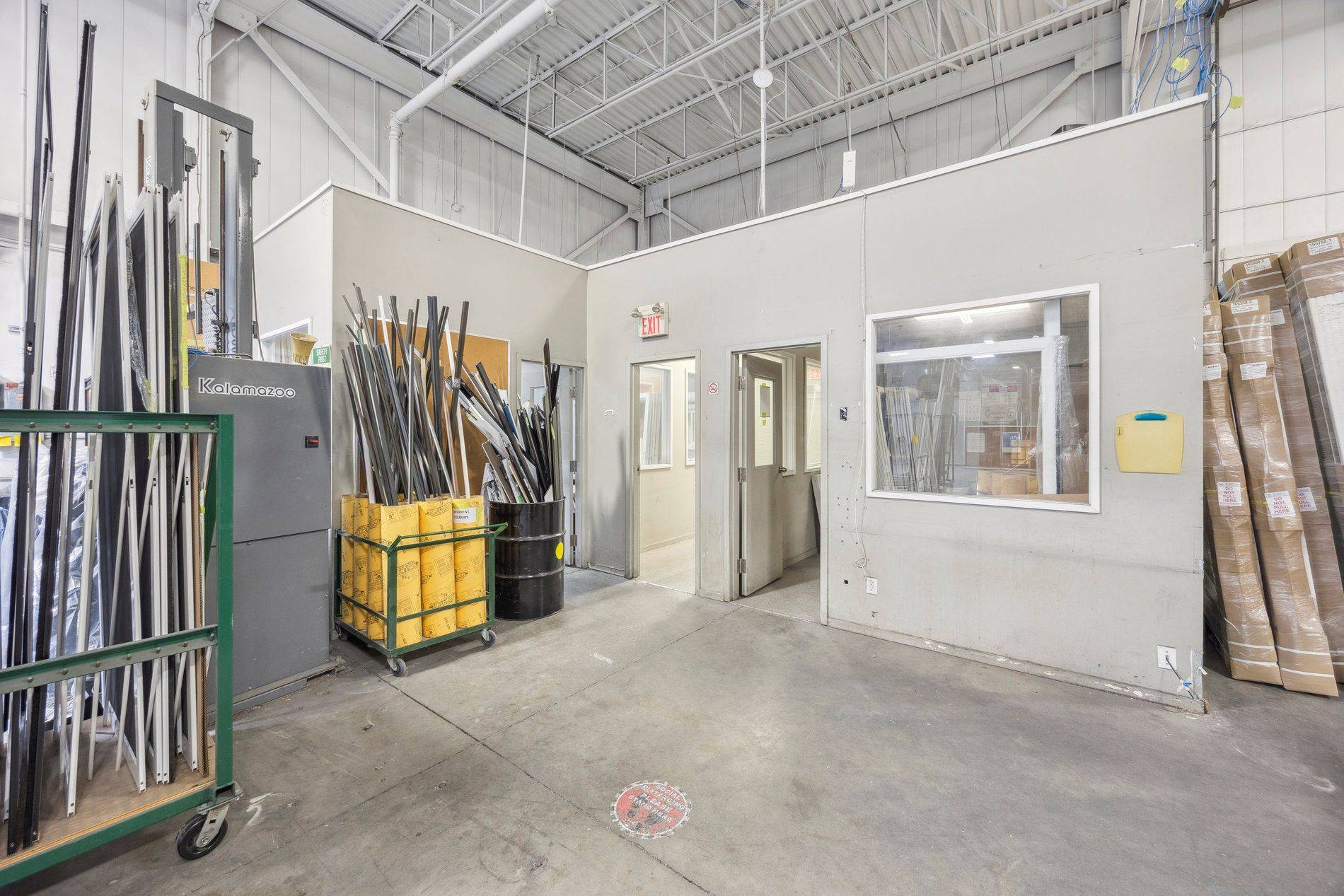 Toronto W05, ON M9L 1N2,84 Kenhar DR