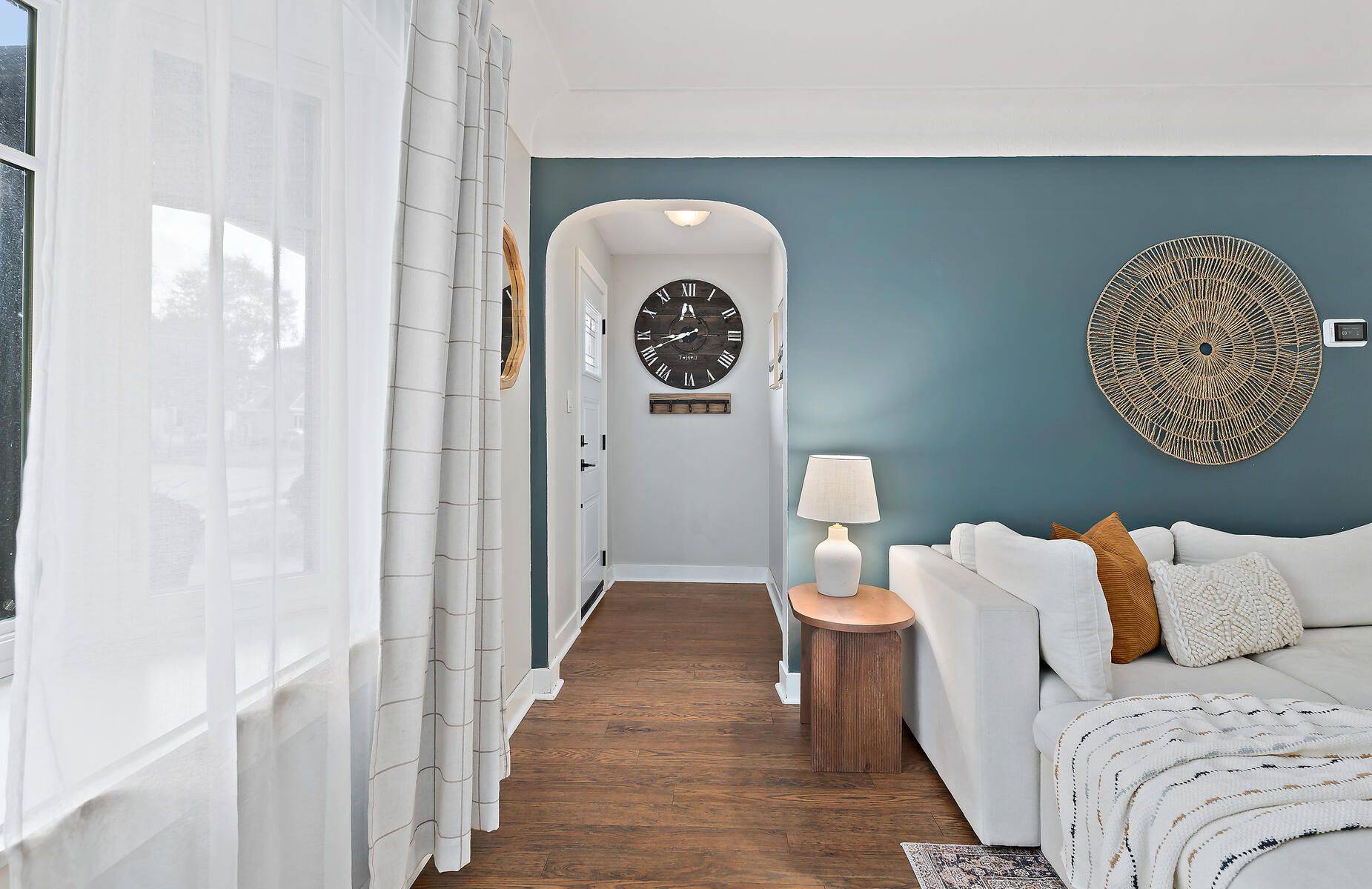 Halton Hills, ON L7J 1M9,351 Peel ST