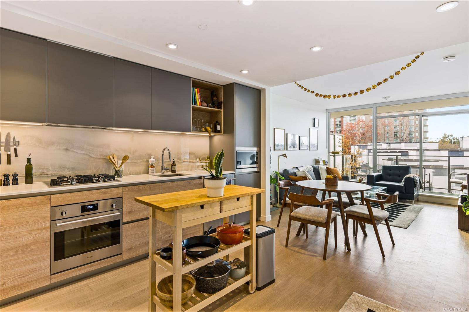 Victoria, BC V9A 0B6,369 Tyee Rd #507