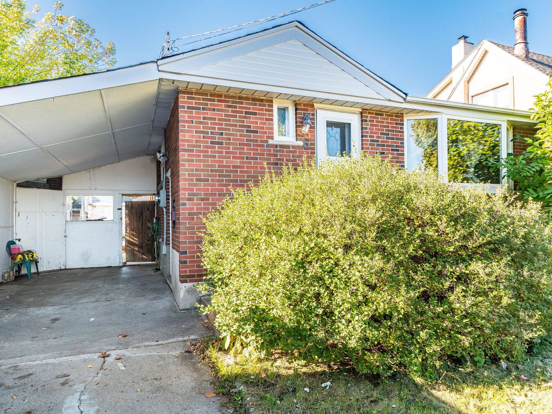 Hamilton, ON L8T 2L4,6 Endfield AVE