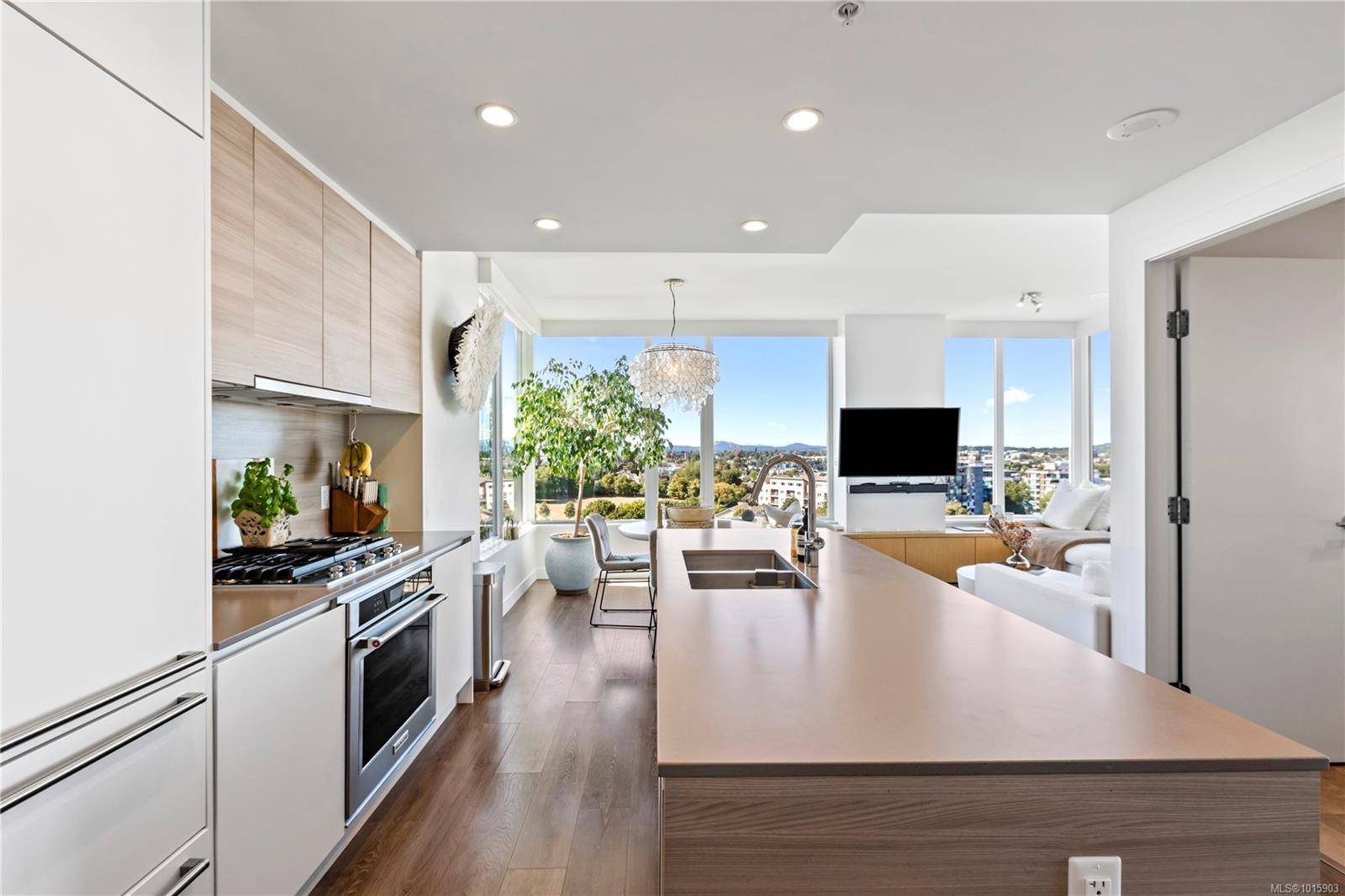 Victoria, BC V9A 0H1,60 Saghalie Rd #905