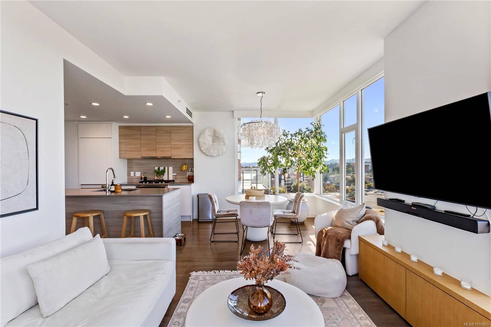 Victoria, BC V9A 0H1,60 Saghalie Rd #905