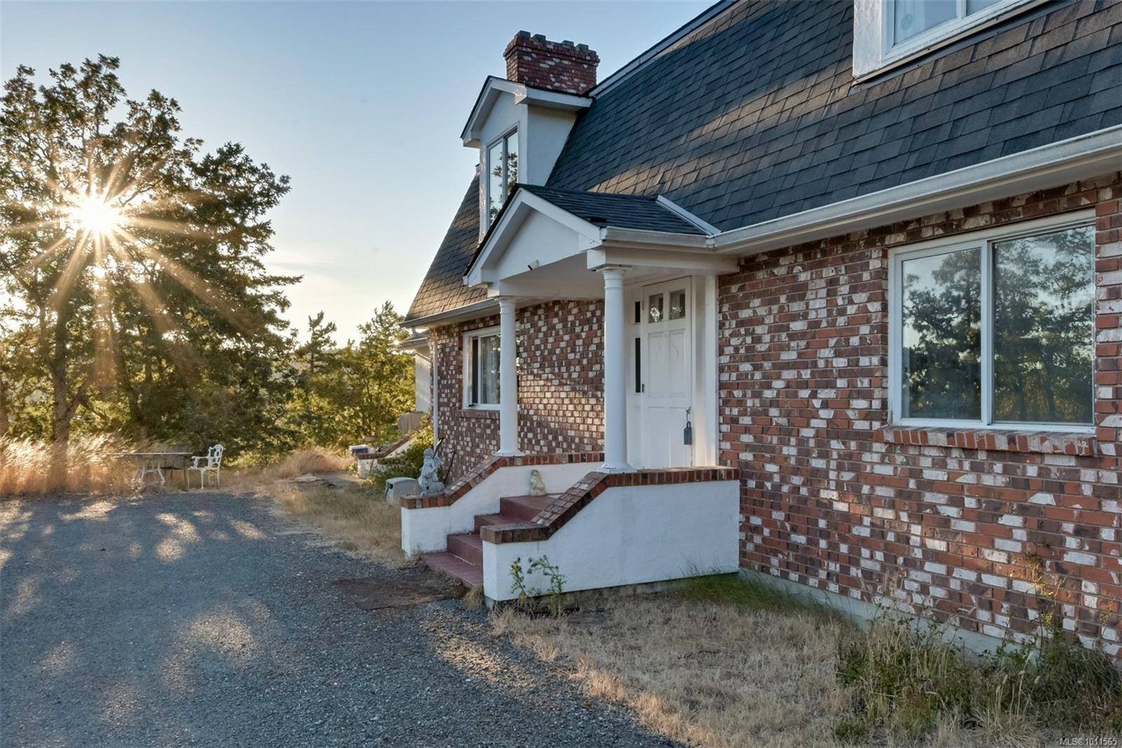 Saanich, BC V8X 2C7,4589 Blenkinsop Rd