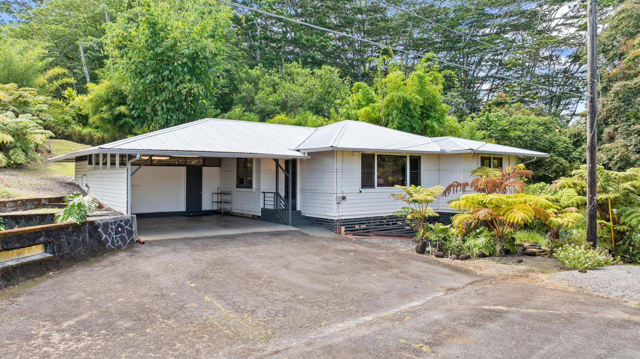 Hilo, HI 96720,53 EKAHA ST
