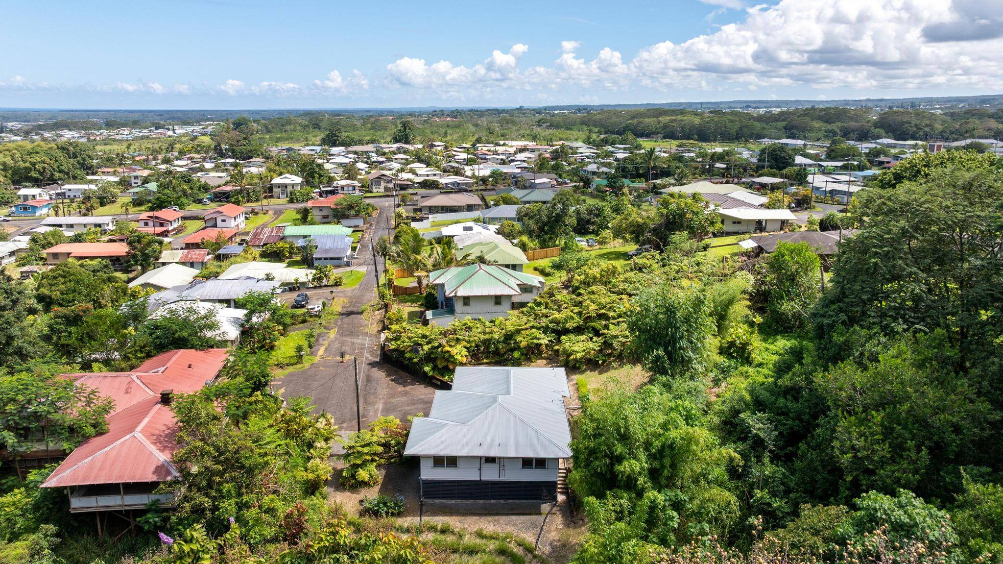 Hilo, HI 96720,53 EKAHA ST