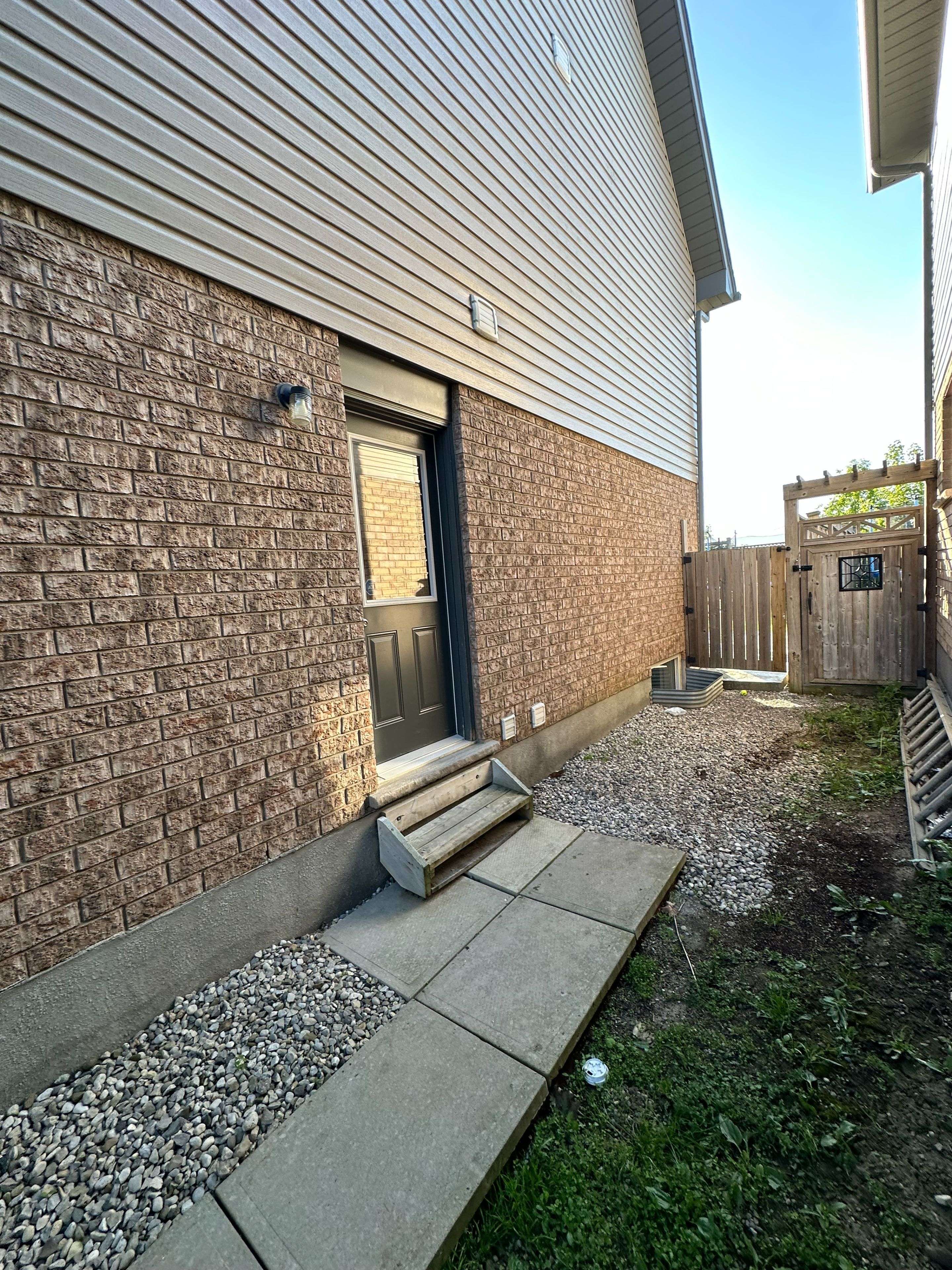 Guelph, ON N1E 0E8,6 Maude LN