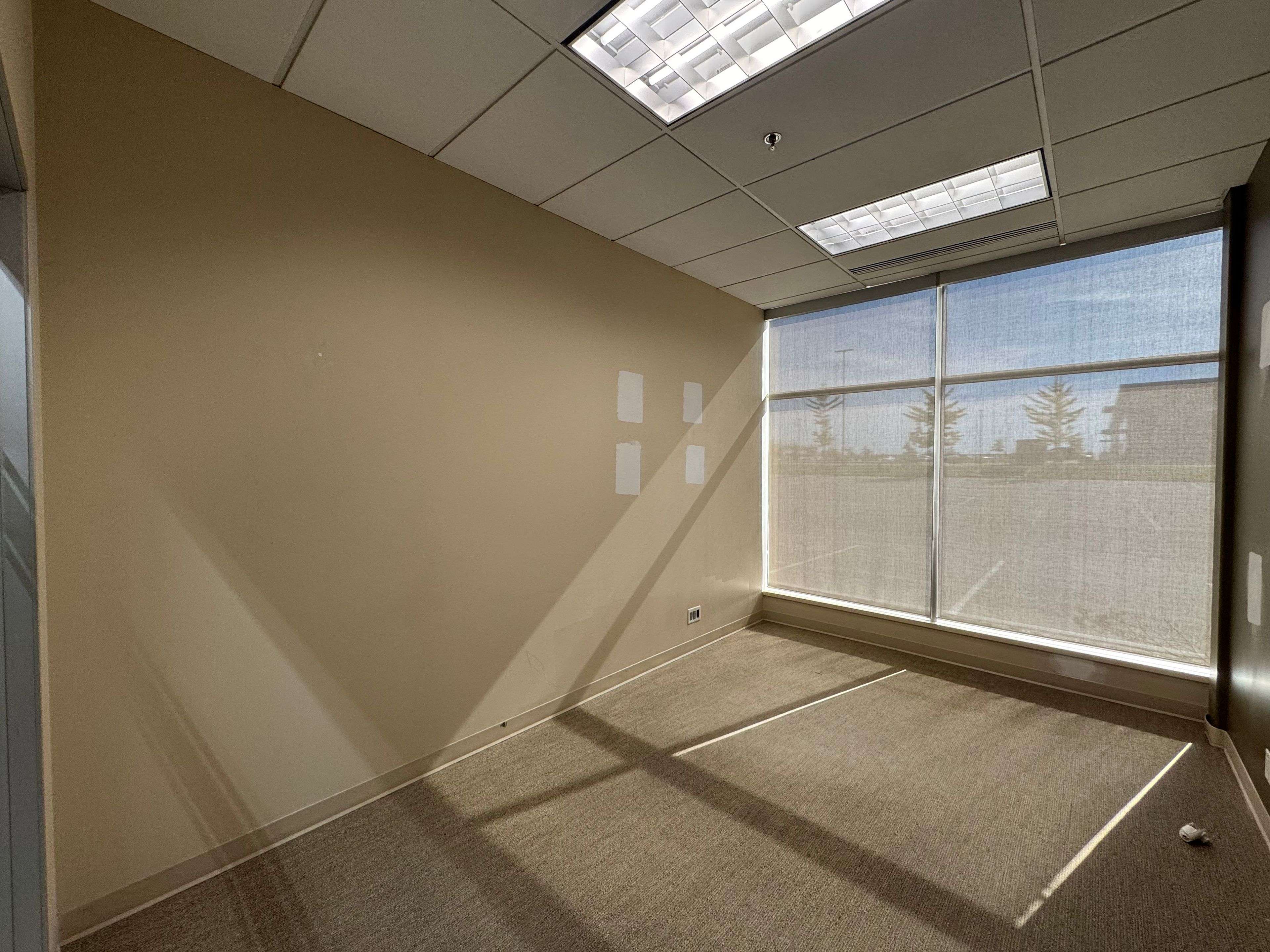 Mississauga, ON L5W 0B3,80 Courtneypark DR W #3-4