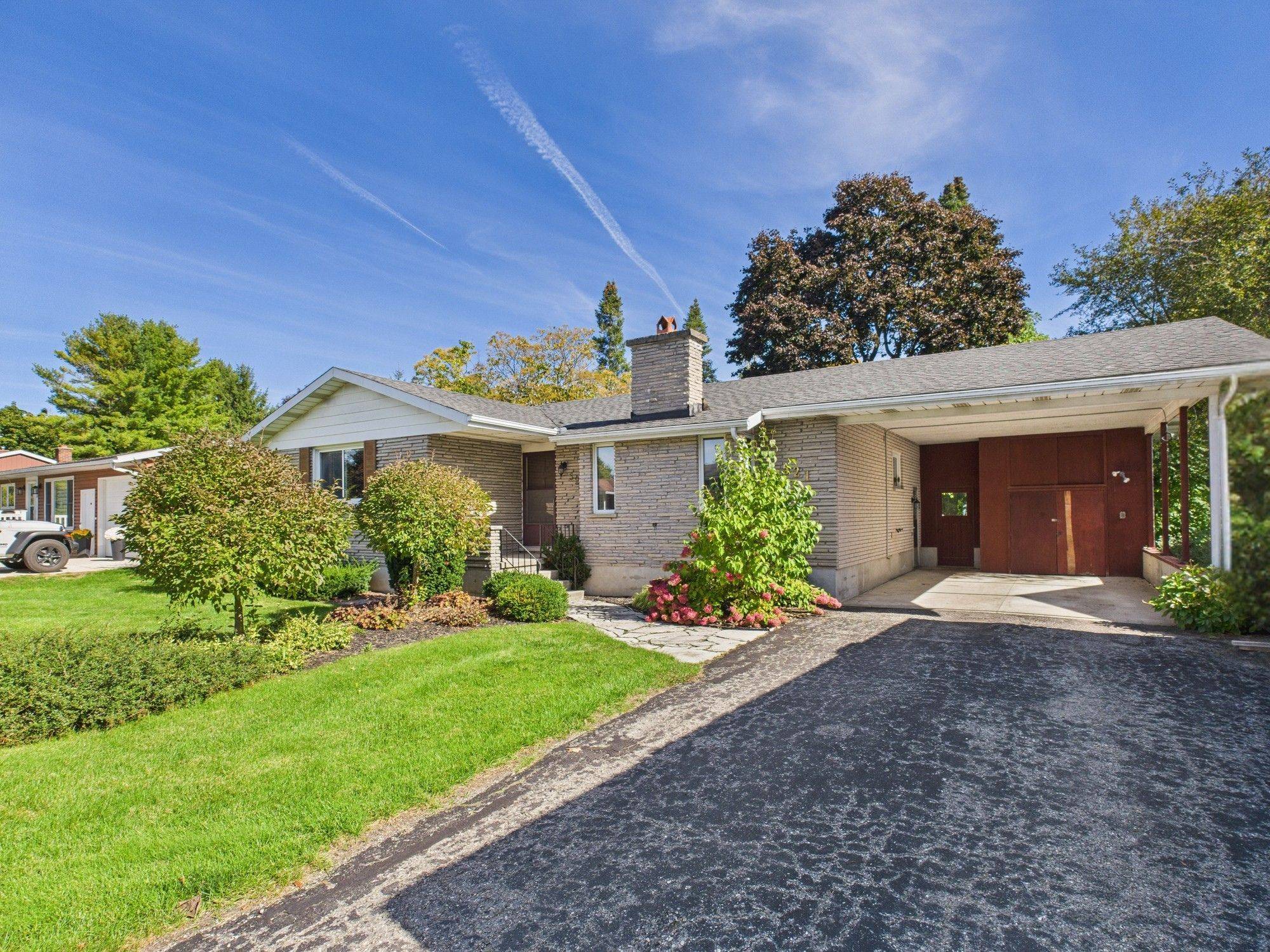 North Huron, ON N0G 2W0,521 Shuter ST