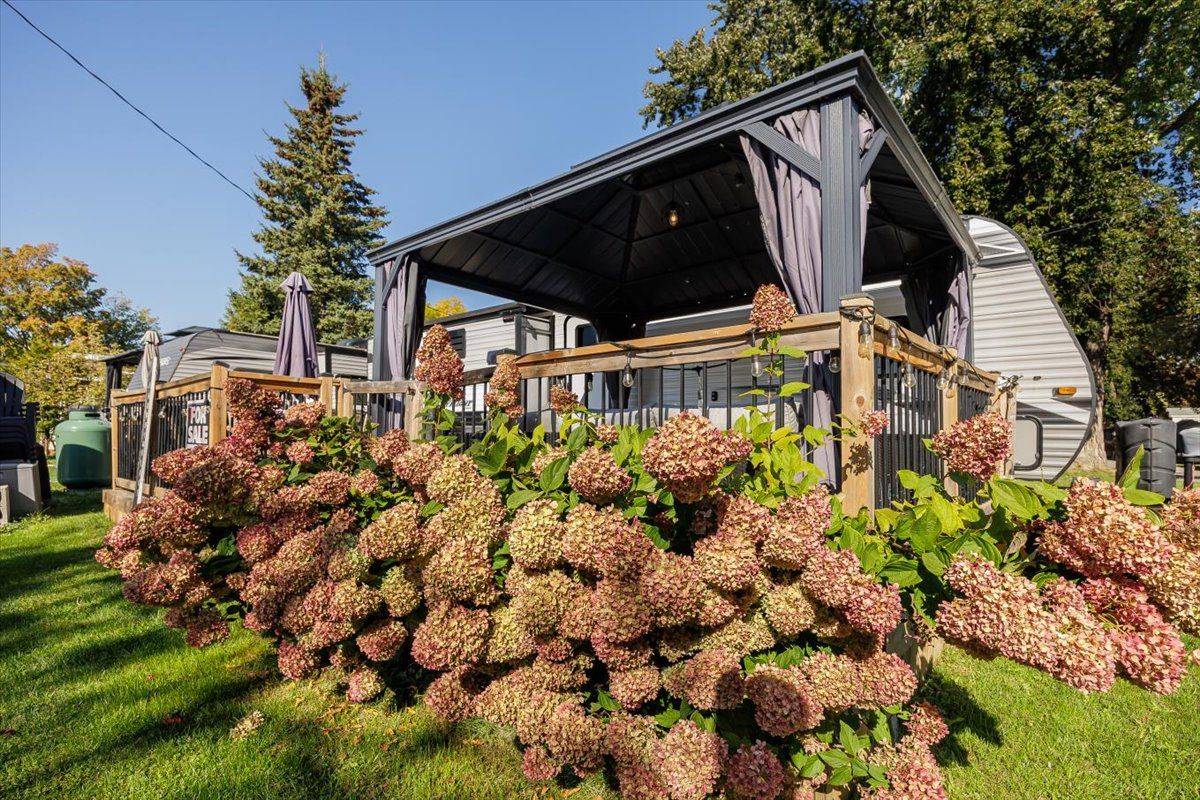 Whitchurch-stouffville, ON L0G 1E0,15 Hawaiian CIR