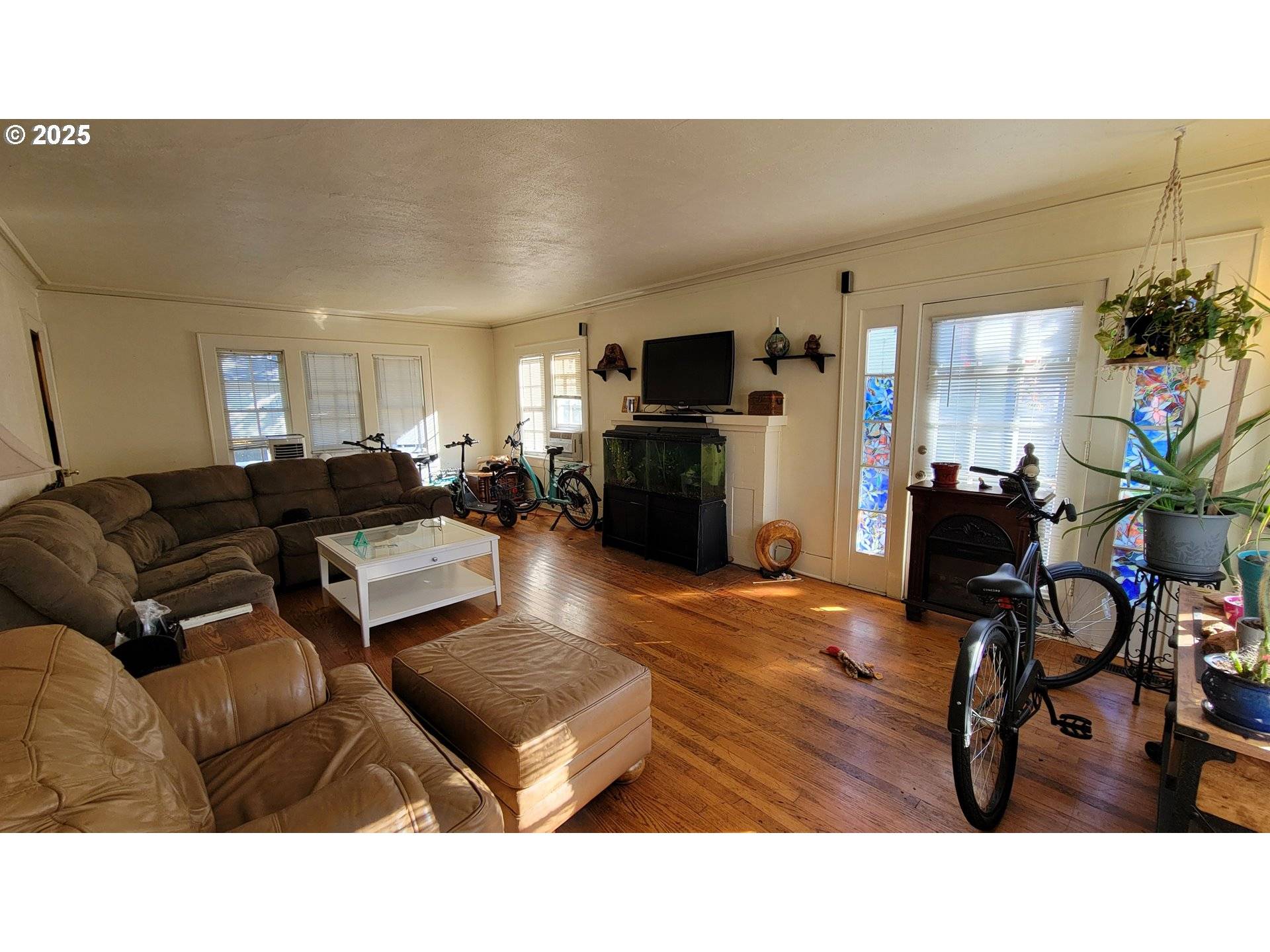 1445 W 11TH AVE, Eugene, OR 97402