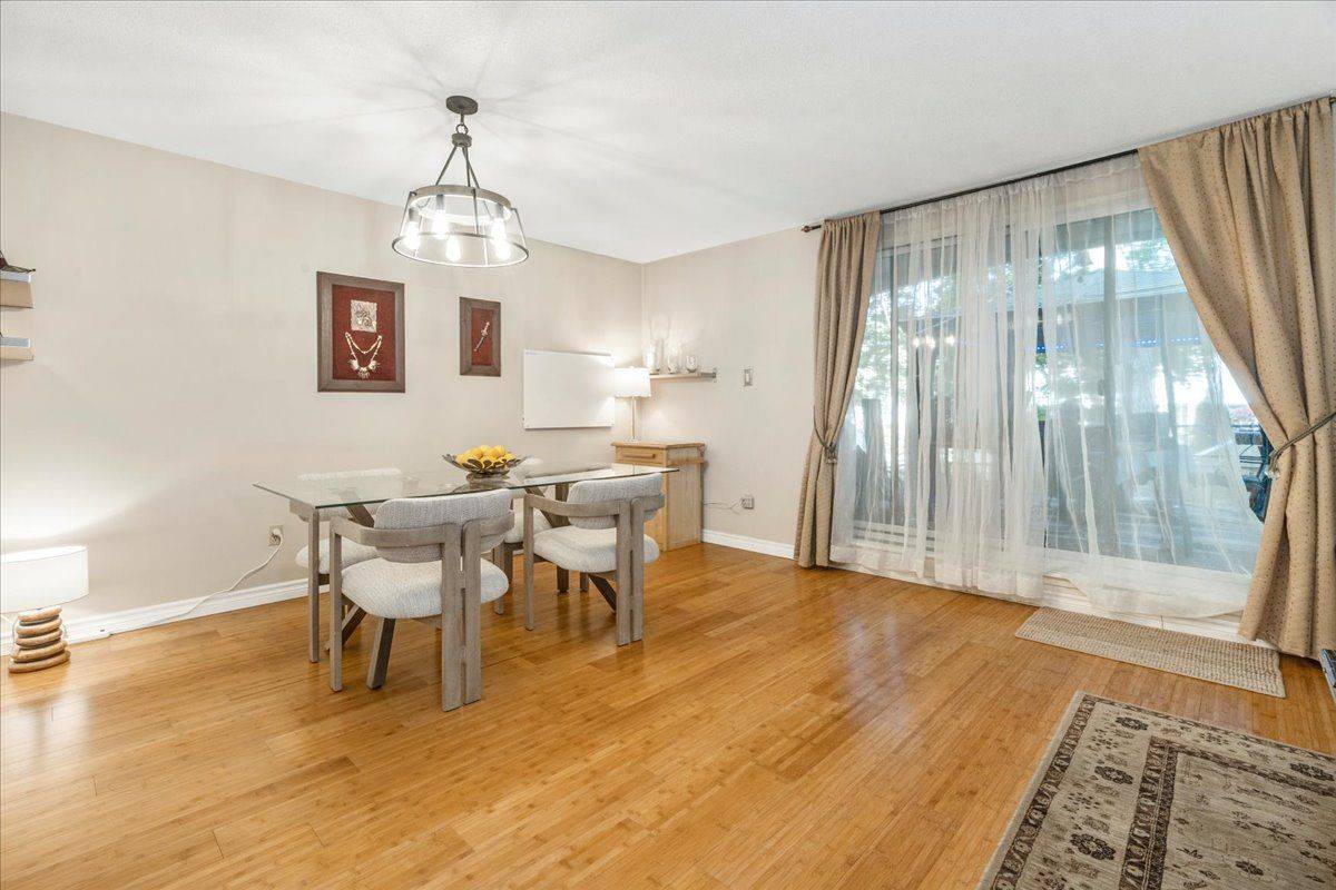 Toronto C15, ON M2H 3J6,25 Pebble Byway #14