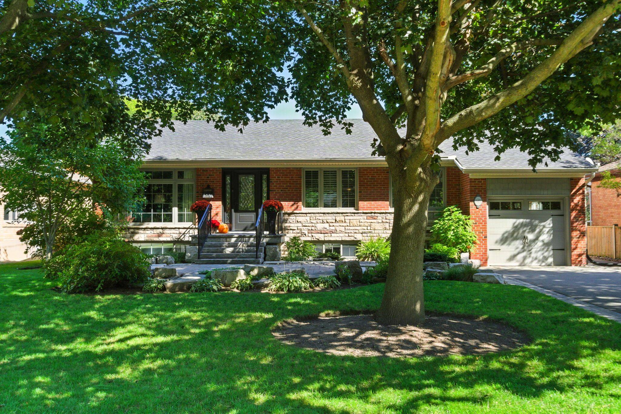 Burlington, ON L7T 3K5,665 King RD