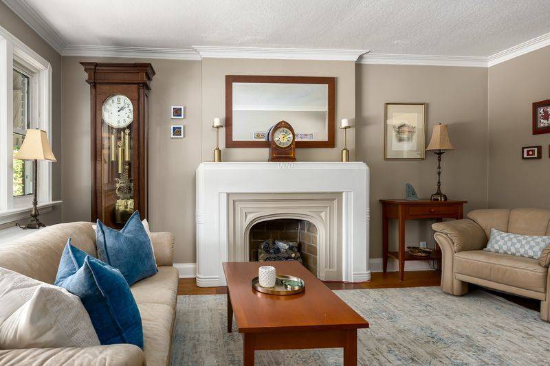 Toronto E06, ON M1N 2X3,25 Ferncroft DR