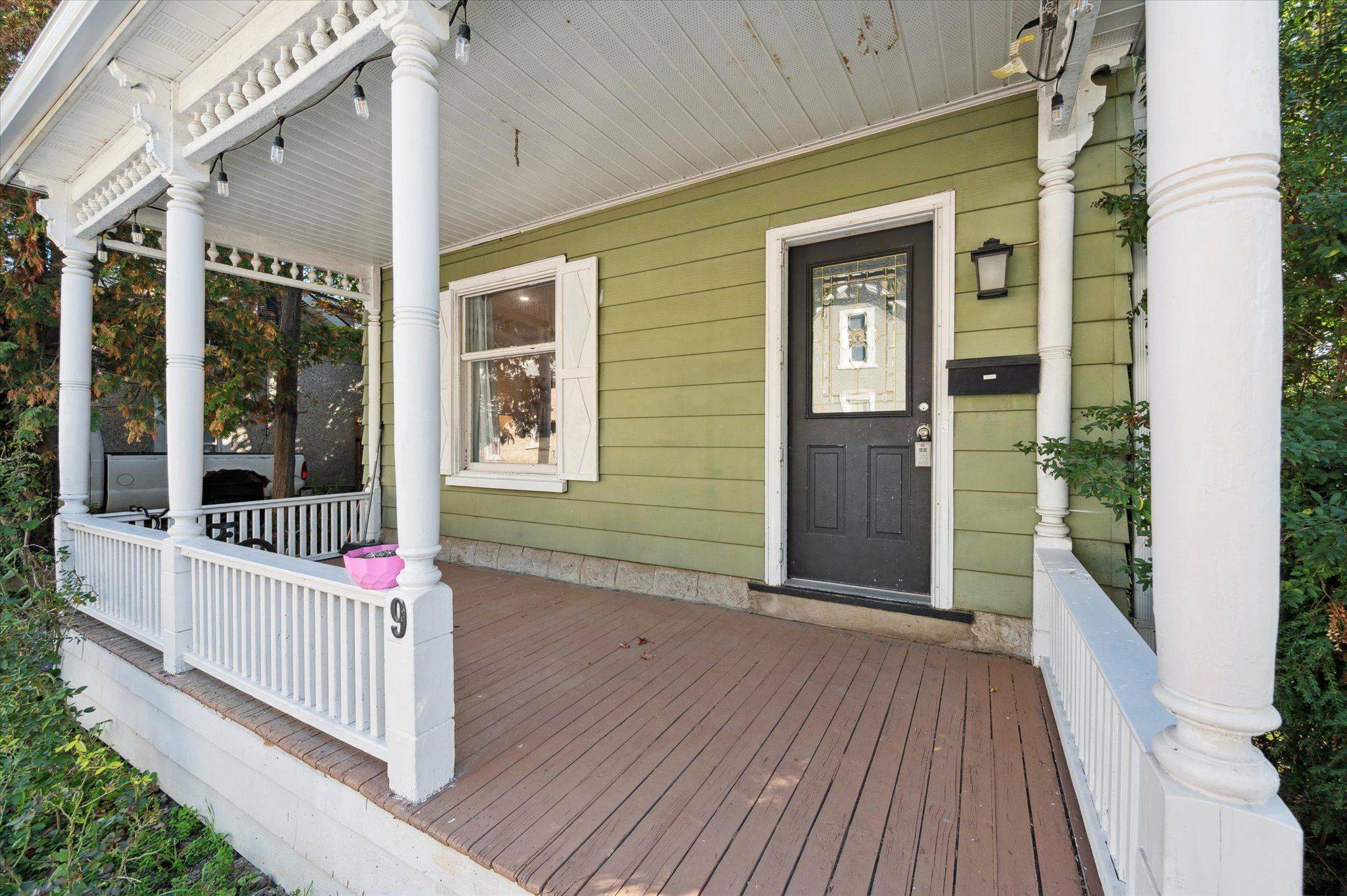 Cambridge, ON N1S 2N7,9 Metcalfe ST