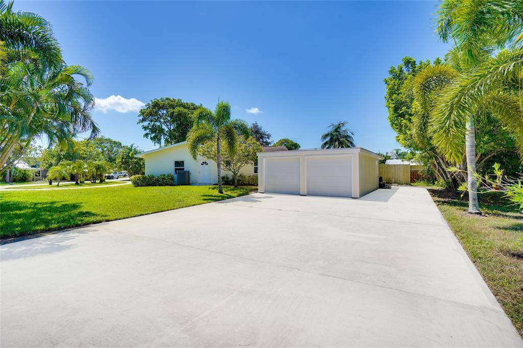 Stuart, FL 34994,1582 NW Palm Lake Dr