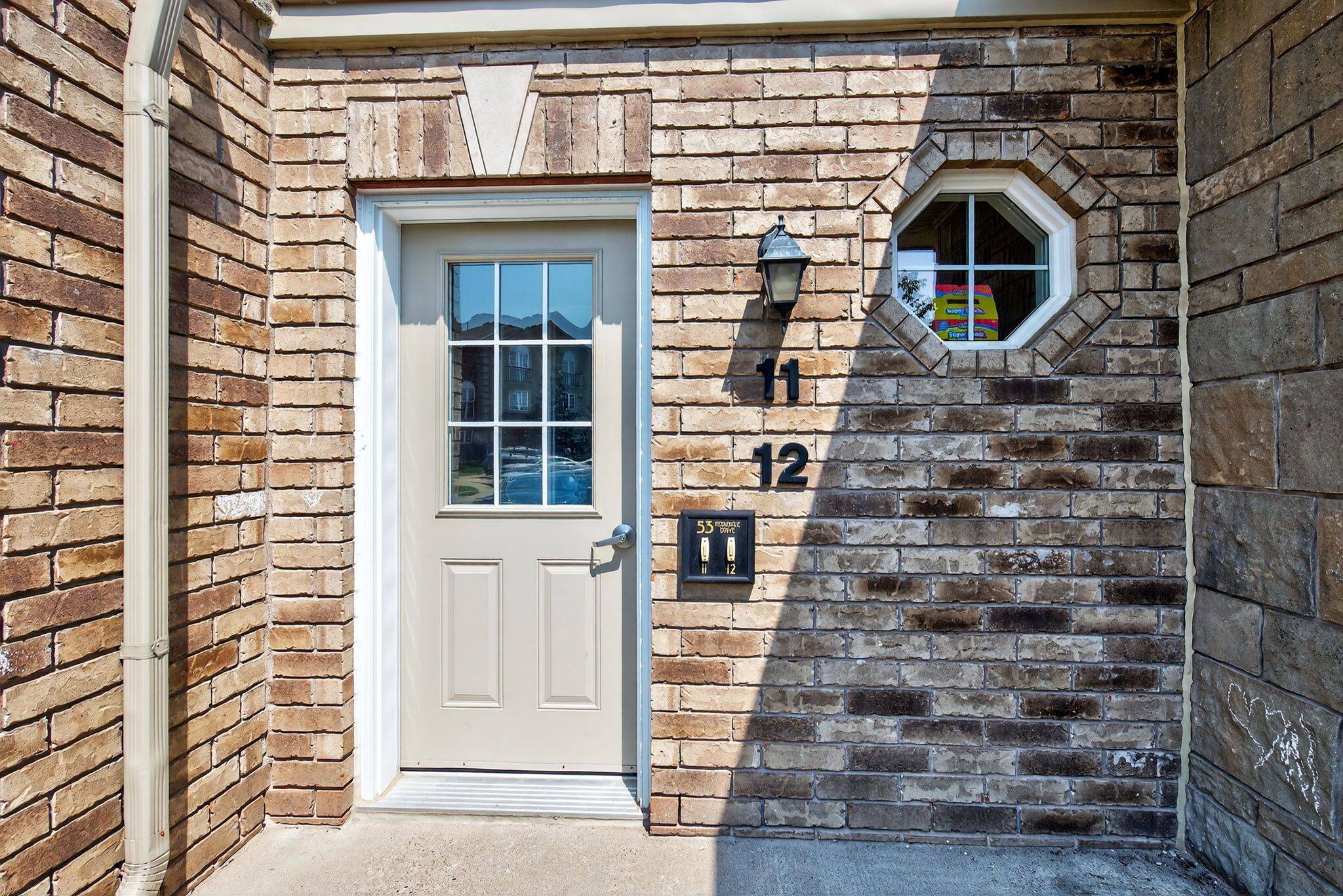 Barrie, ON L4N 5W9,53 Ferndale DR S #11