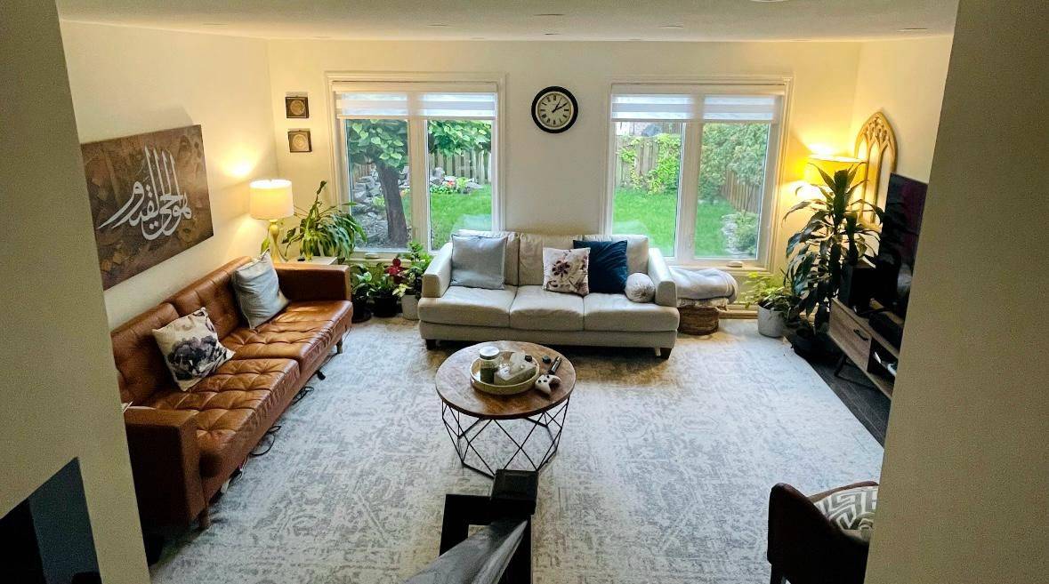 Milton, ON L9T 4T3,206 Harvest DR