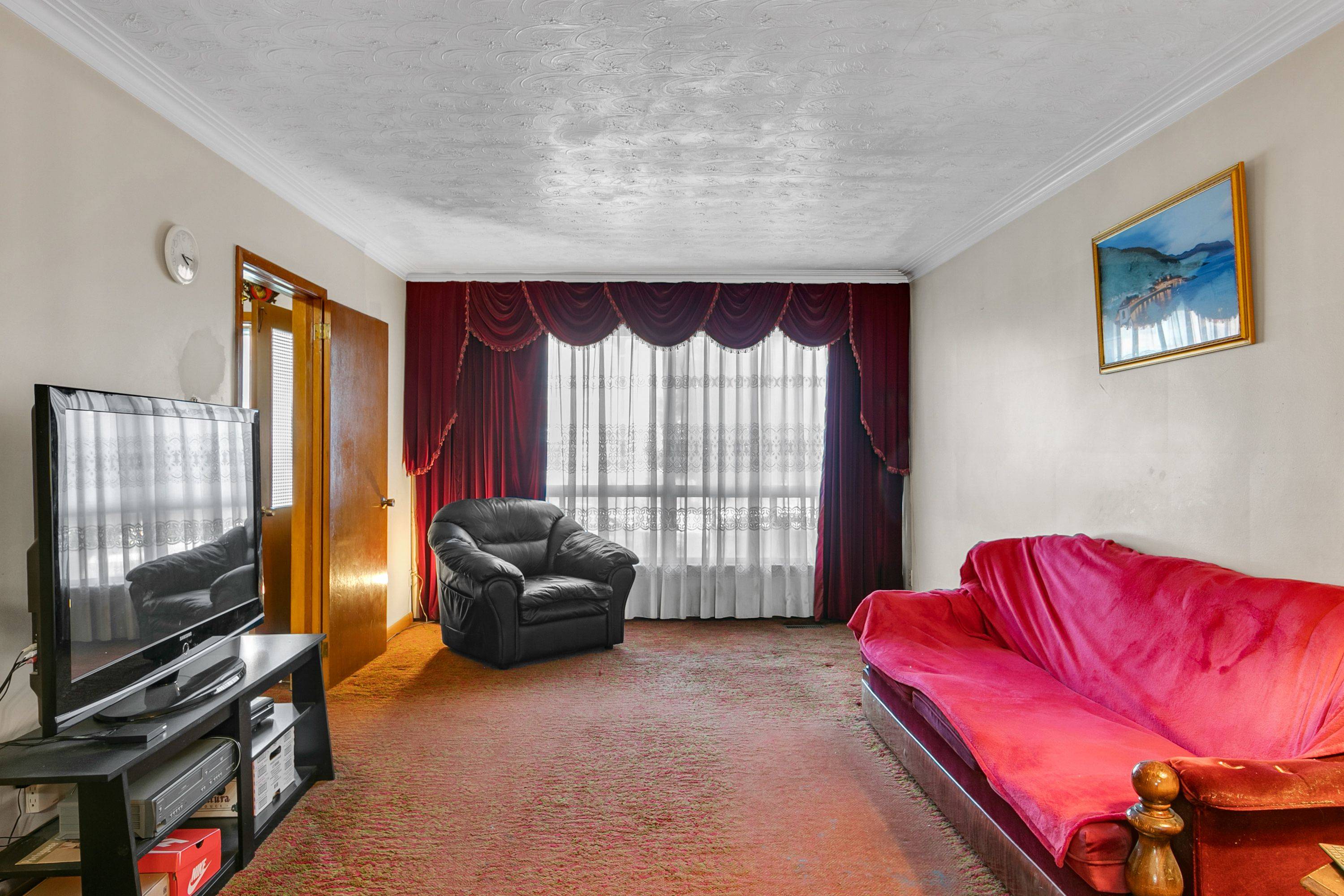 Toronto W01, ON M6R 2A2,46 Macdonell AVE