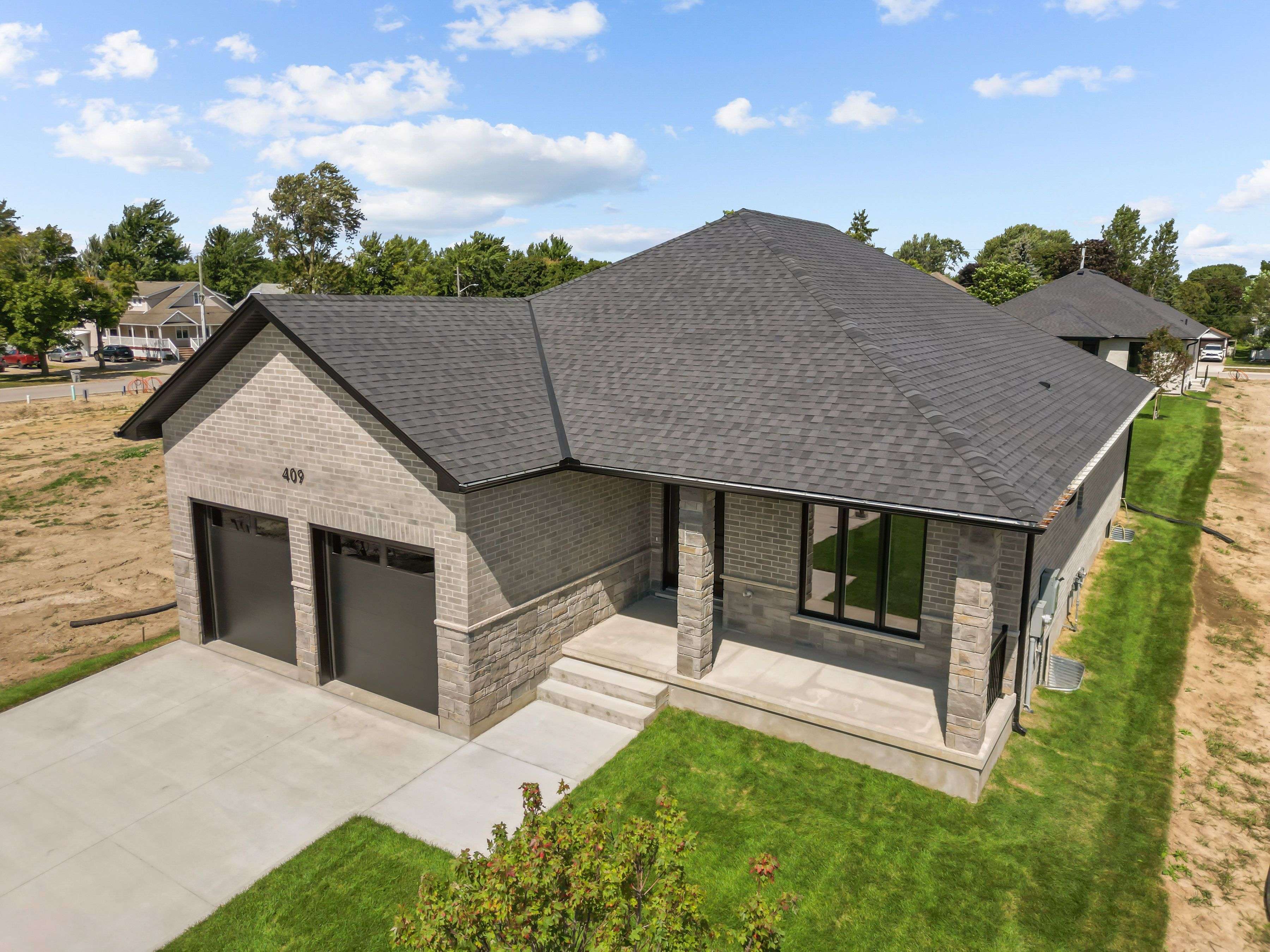 Warwick, ON N0M 2S0,421 Ontario ST