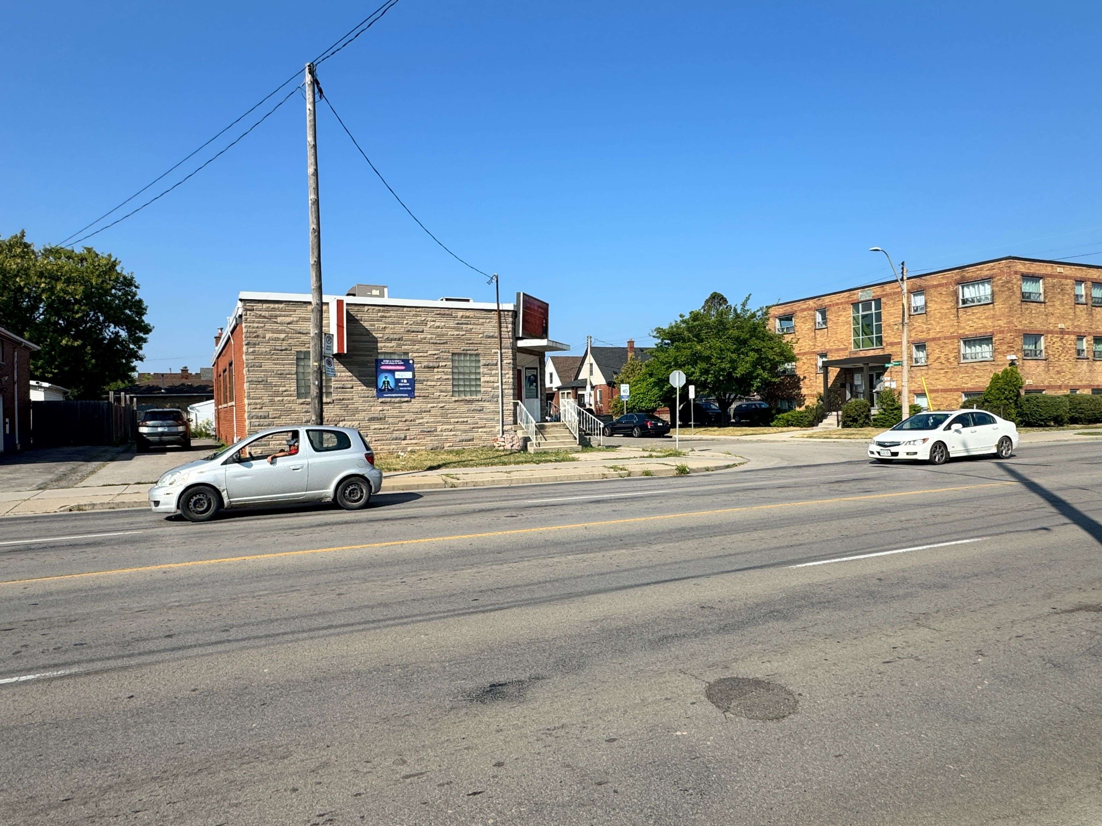 Hamilton, ON L8H 2W7,1441 Barton ST E