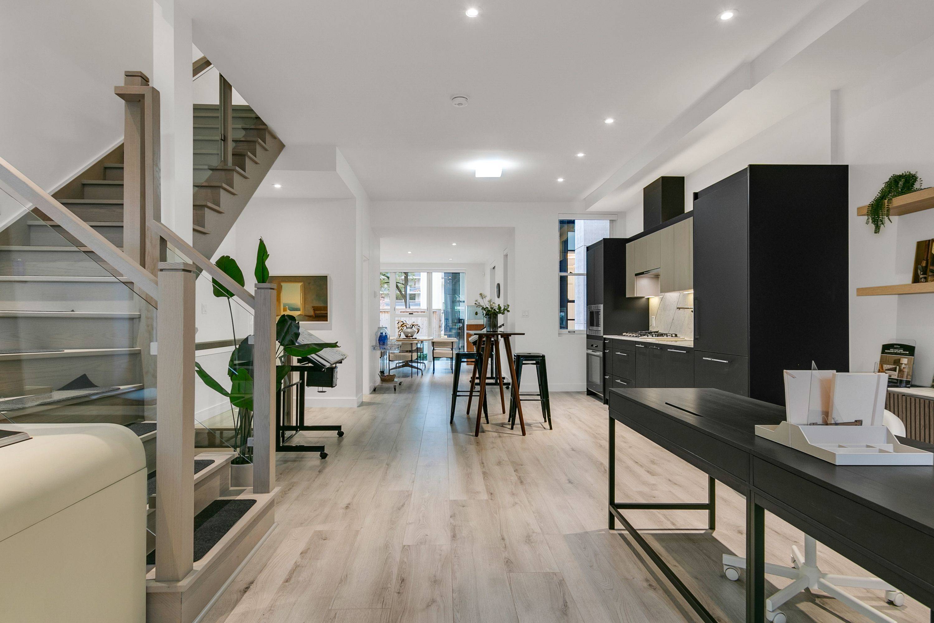 Toronto C08, ON M4Y 1L8,11 Gloucester ST