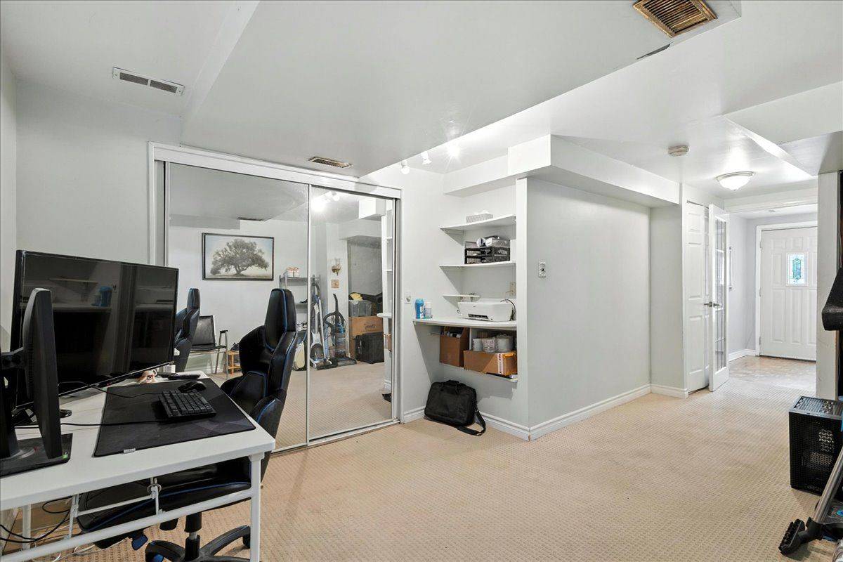 Oakville, ON L6H 2H2,1211 EIGHTH Line