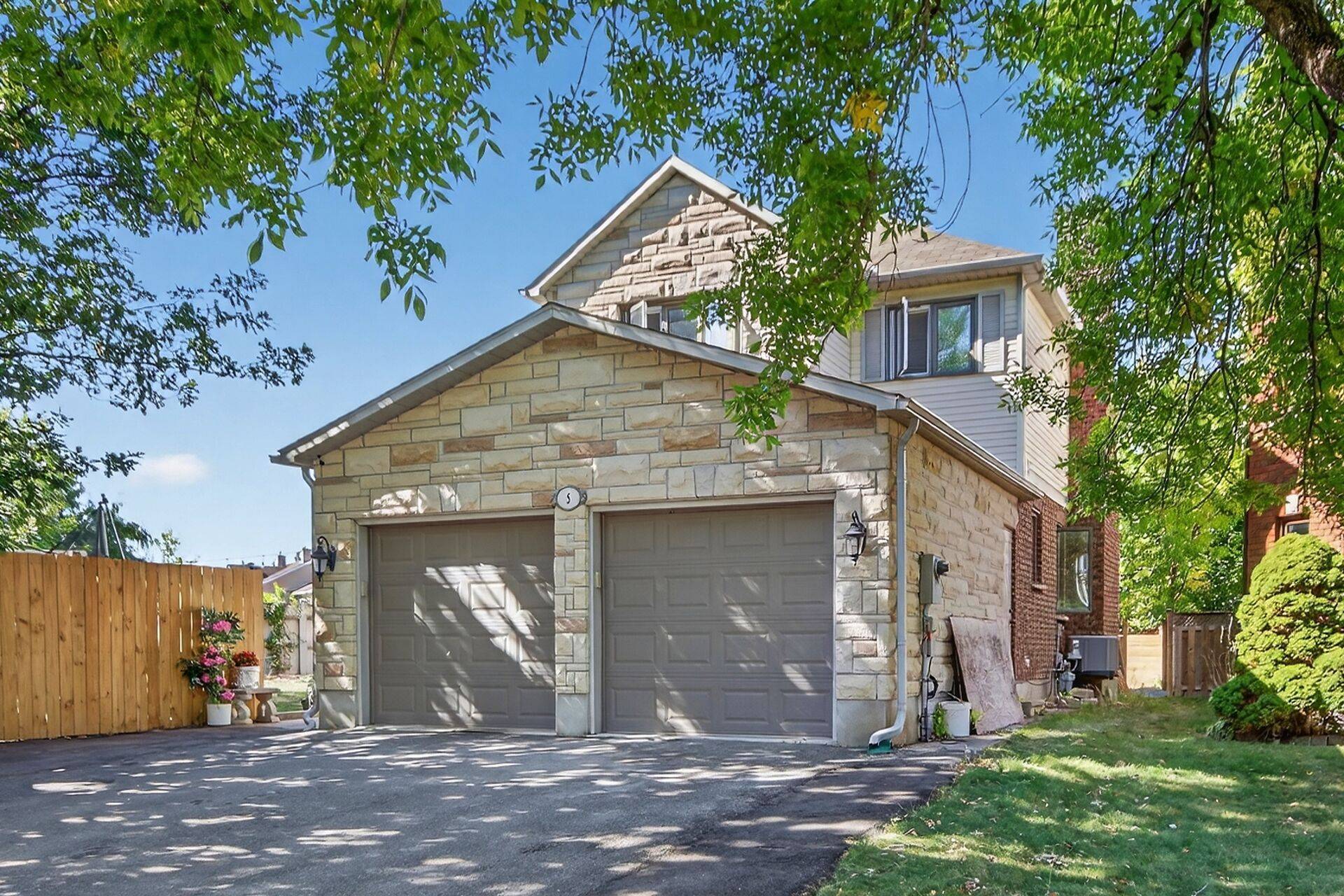 Hunt Club - South Keys And Area, ON K1G 5E5,5 Southland CRES