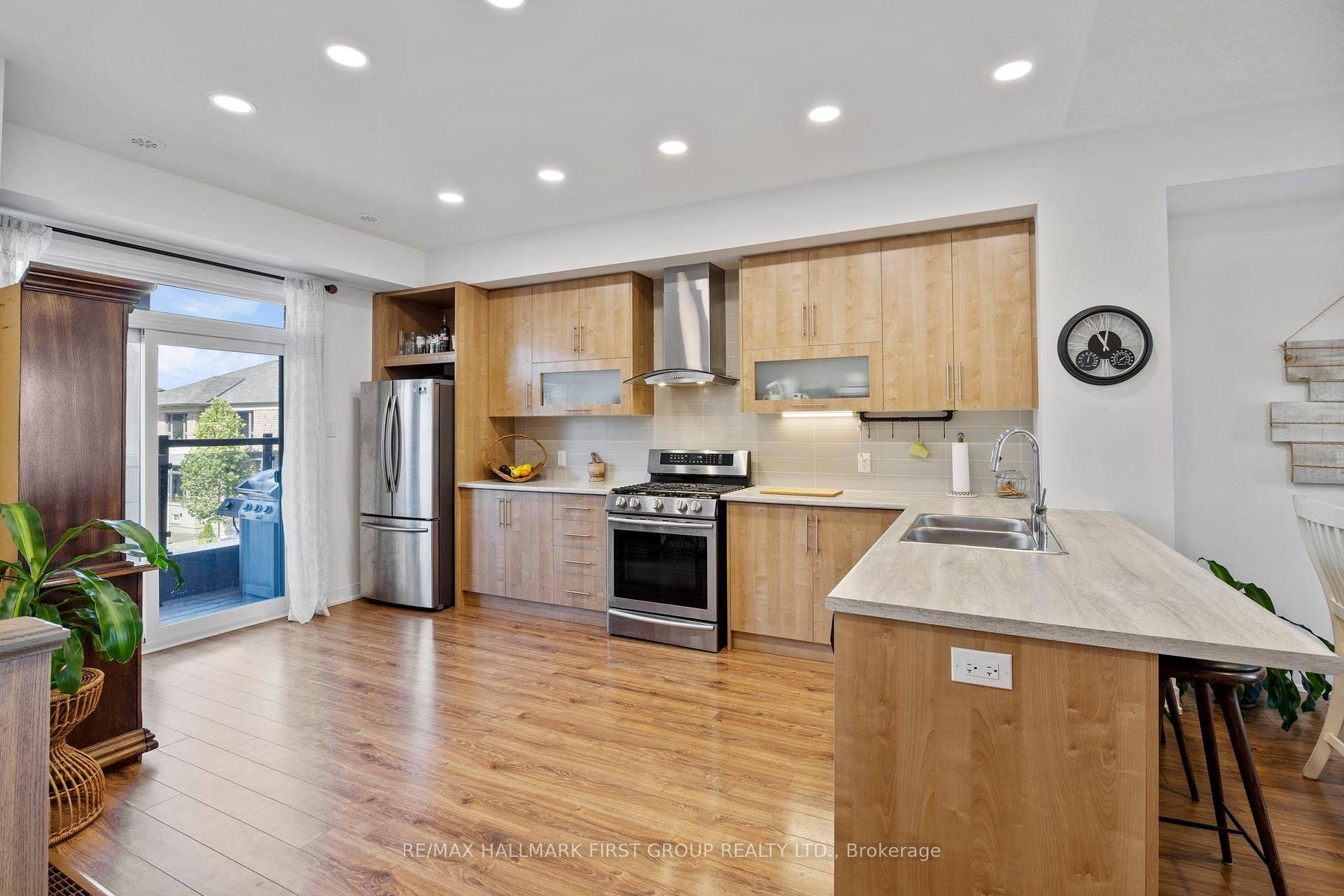 Whitby, ON L1R 0N8,7 Shawfield WAY #79