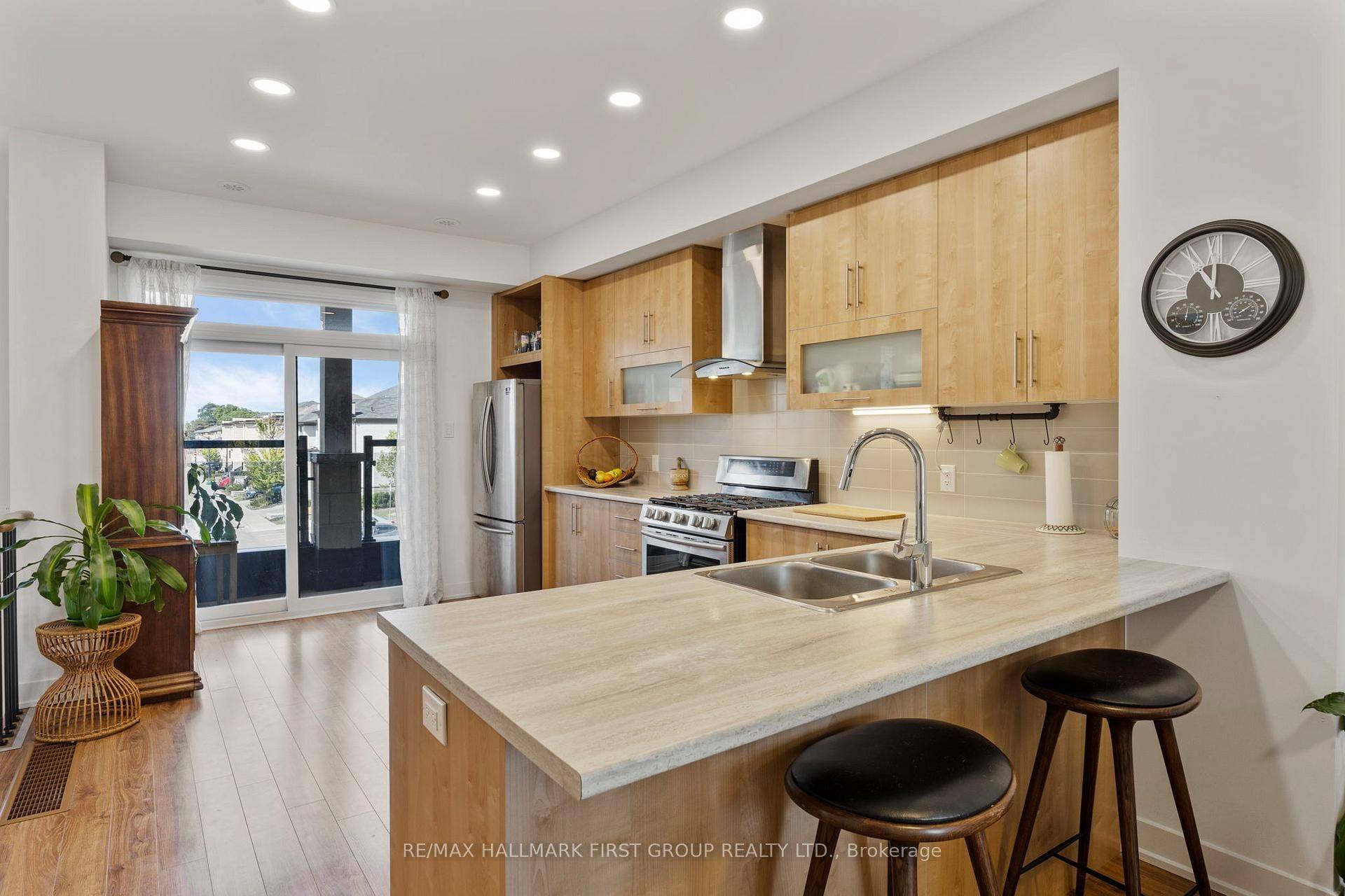 Whitby, ON L1R 0N8,7 Shawfield WAY #79