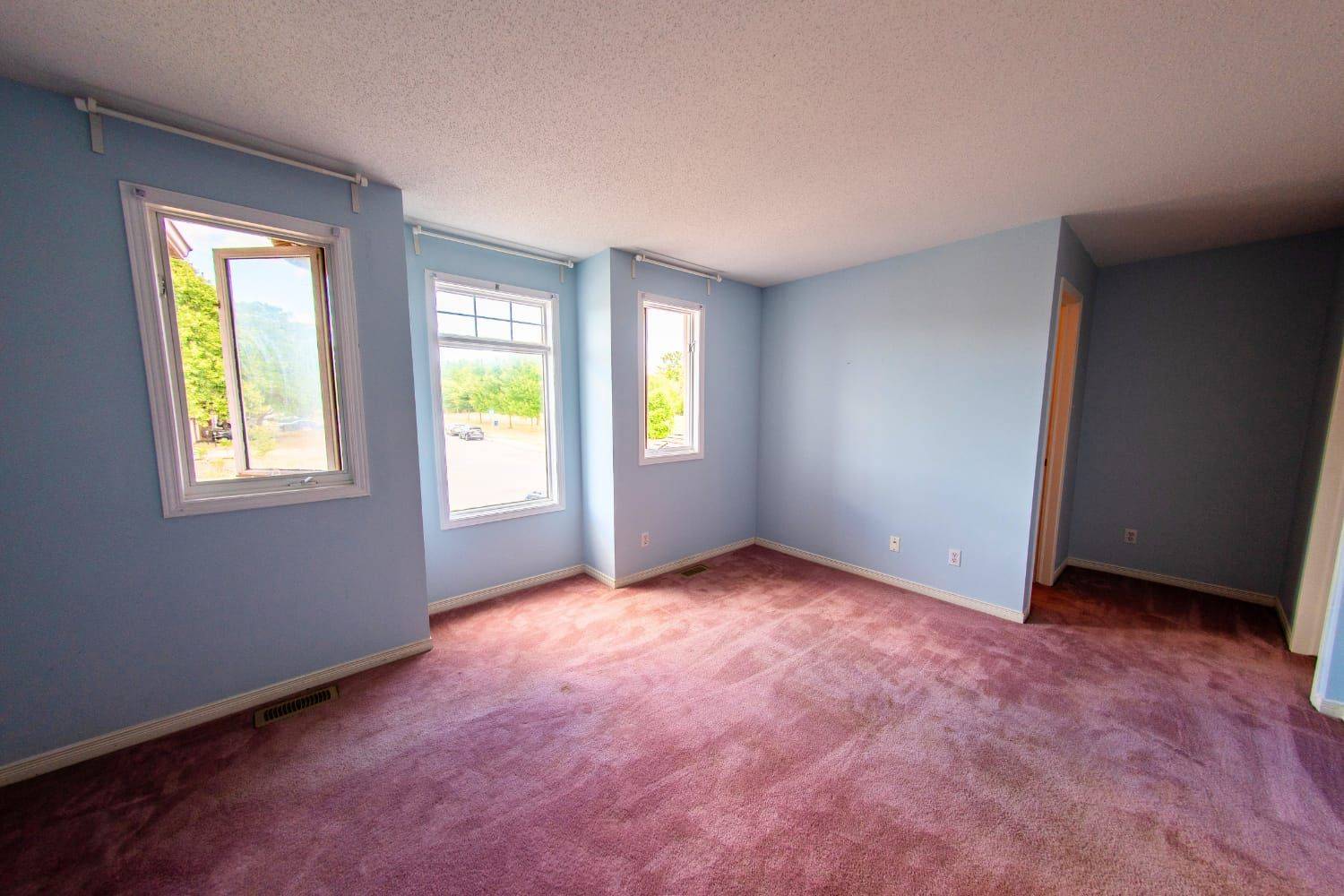 Barrhaven, ON K2J 4P1,242 Beatrice DR