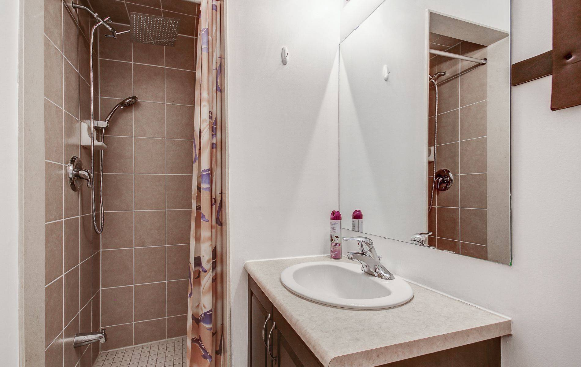 Mississauga, ON L5E 1E2,885 Lakeshore RD E #5