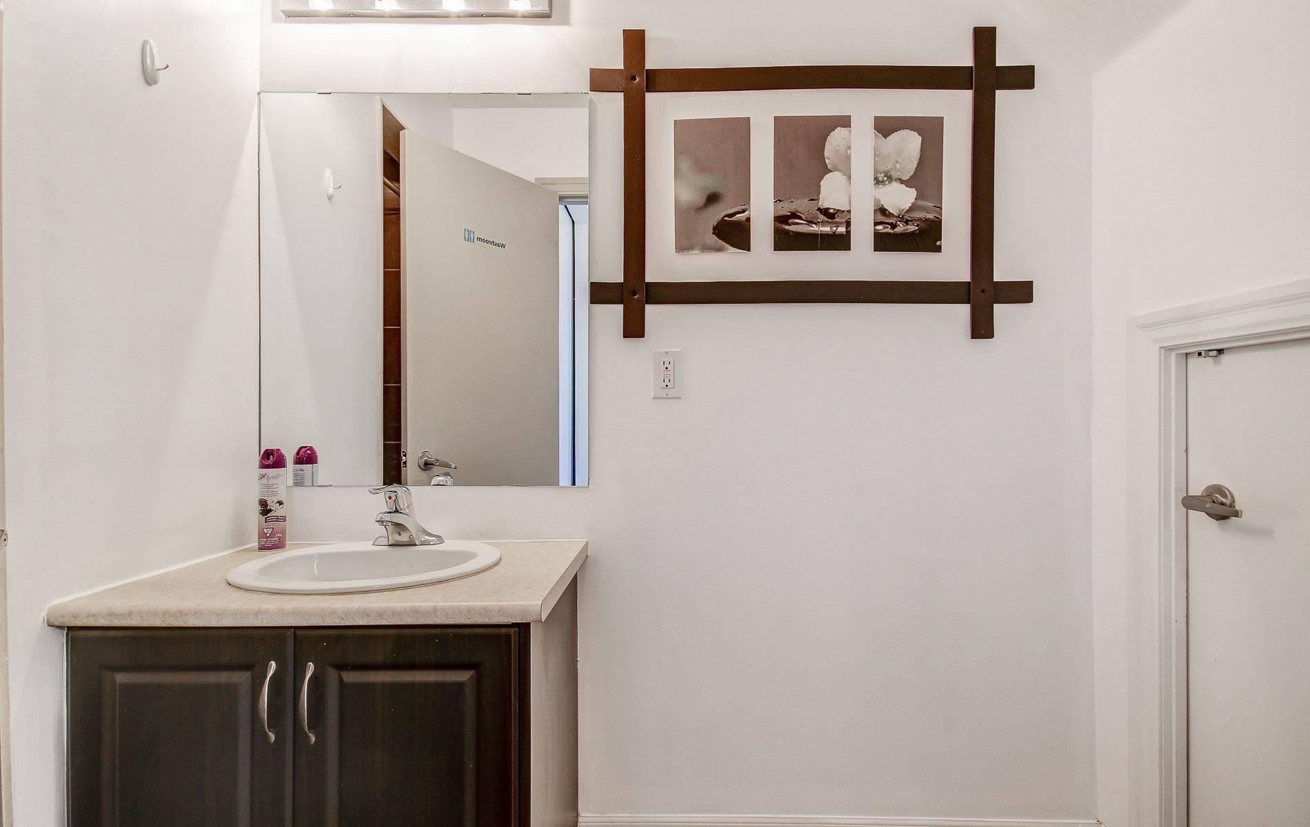 Mississauga, ON L5E 1E2,885 Lakeshore RD E #5