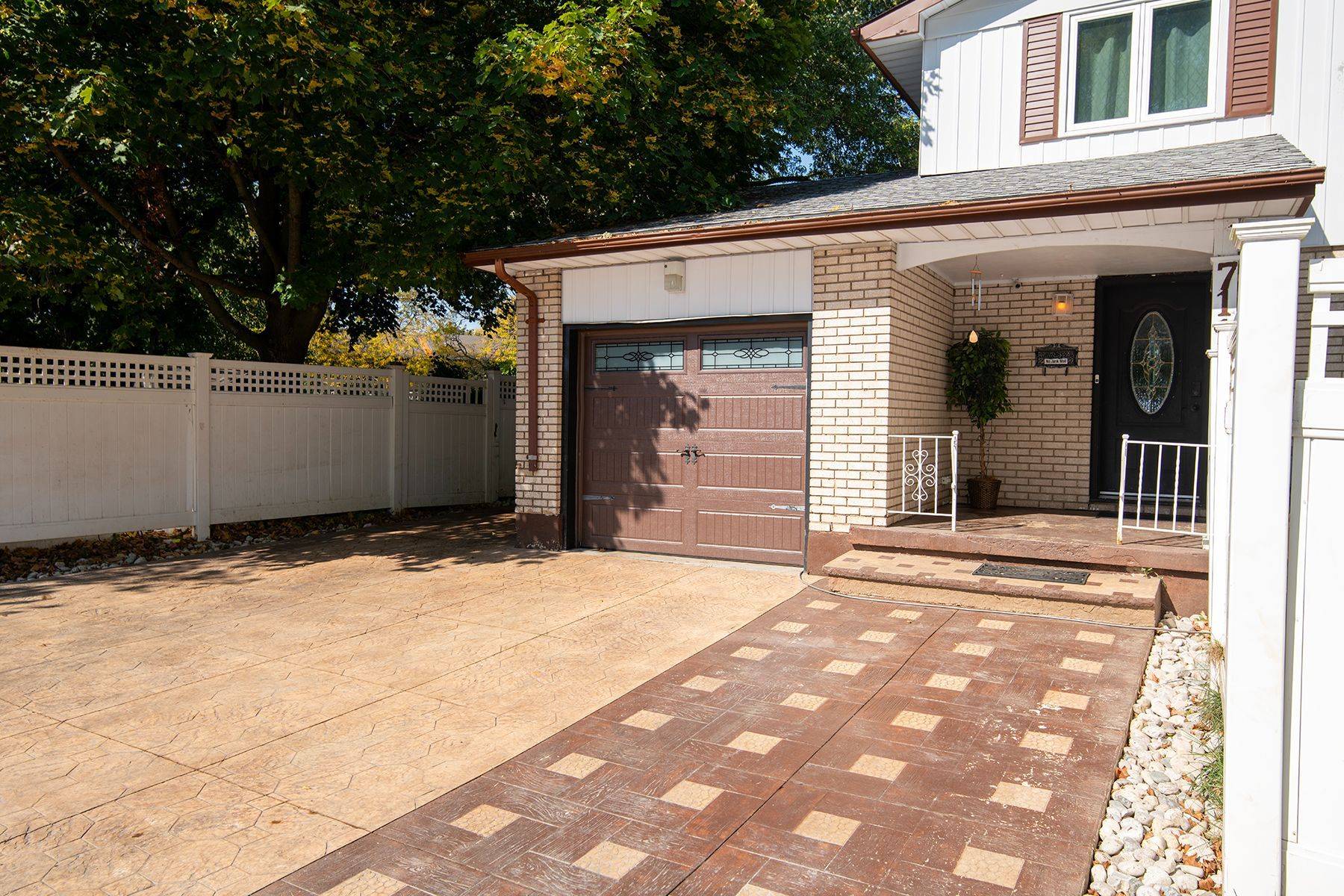 London South, ON N6J 3B5,711 Alanbrook ST S