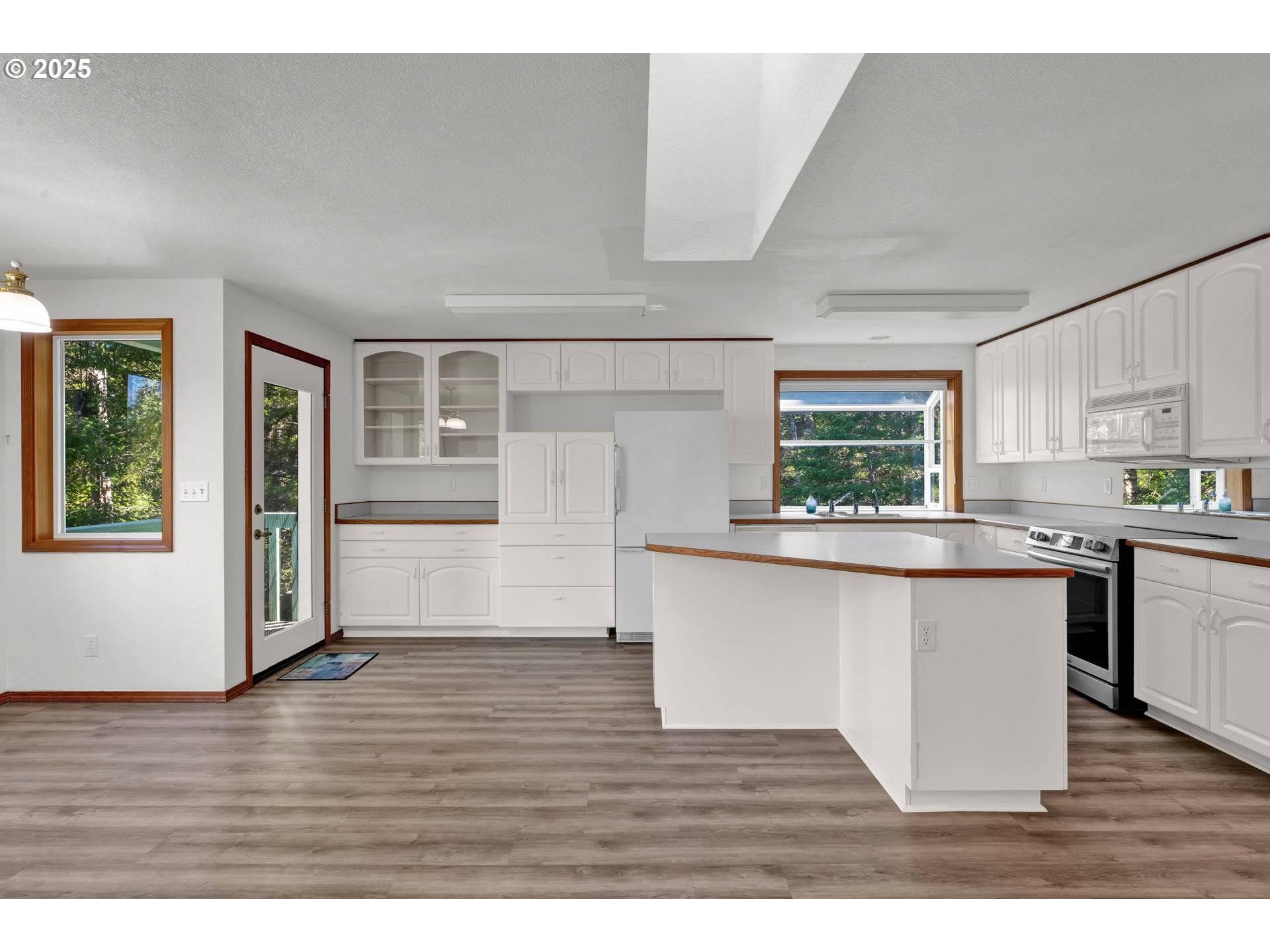 Florence, OR 97439,5603 FRIENDLY ACRES RD