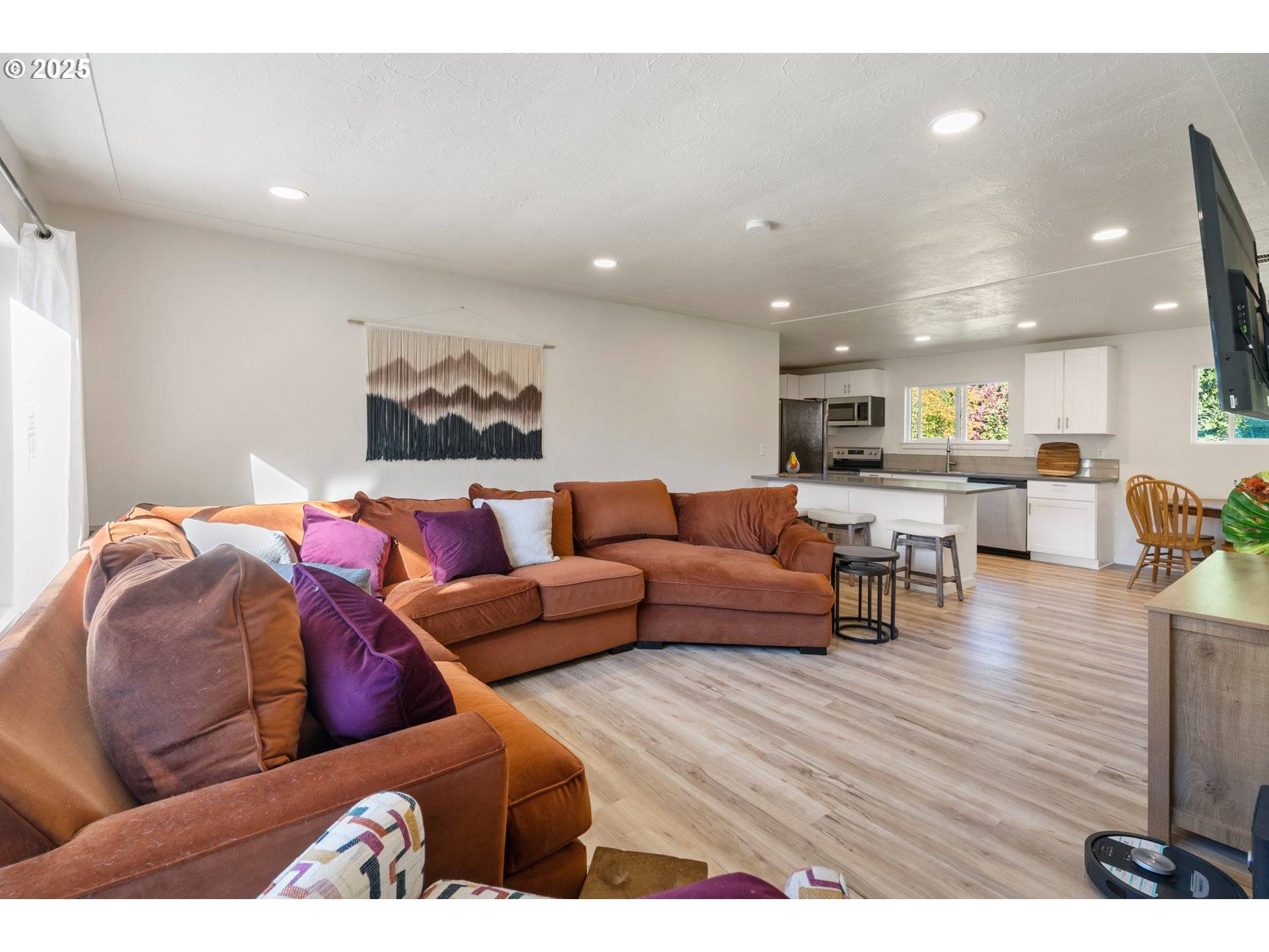 Salem, OR 97302,3994 CRESTVIEW DR S