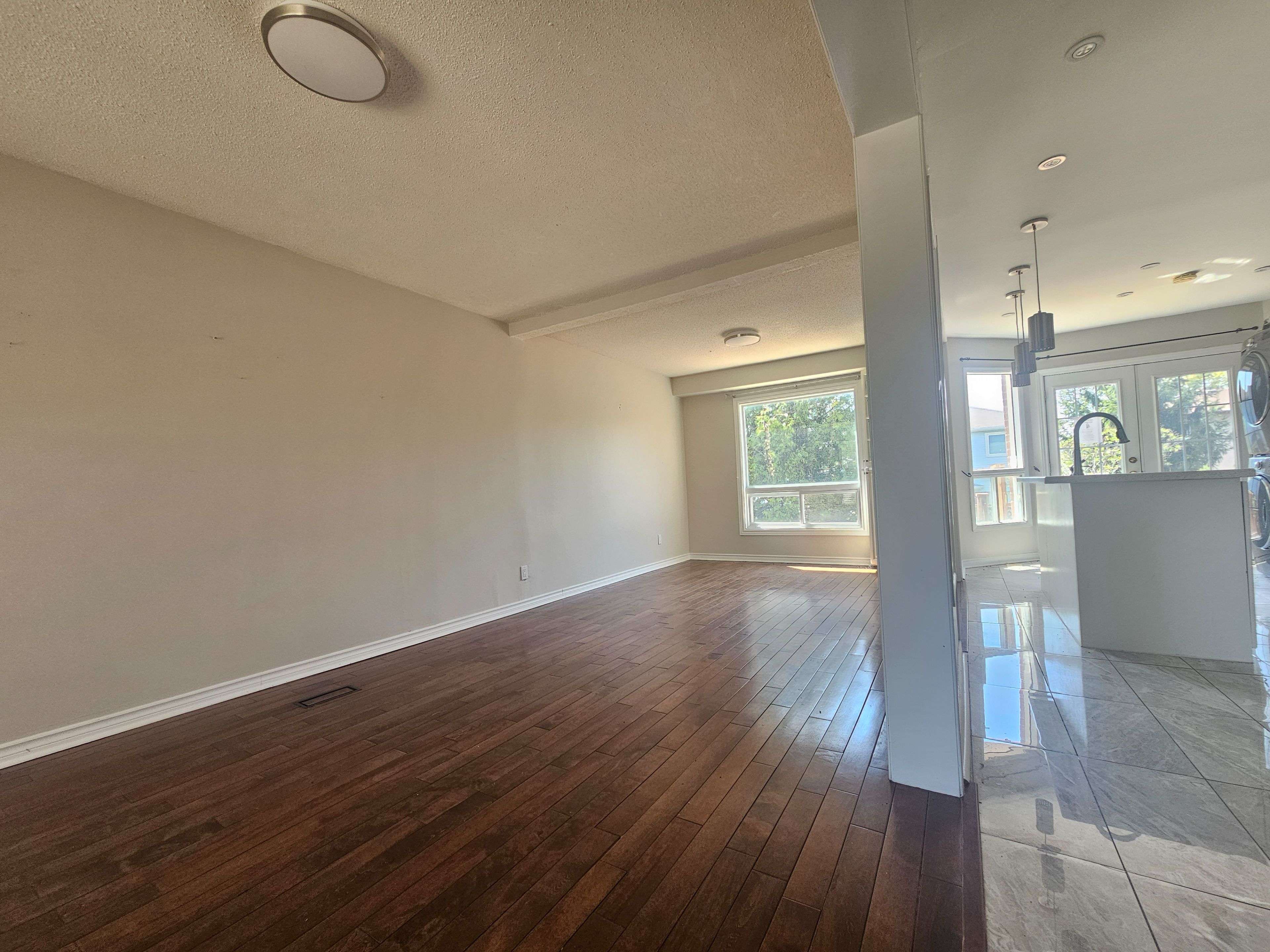 Oshawa, ON L1K 1T5,796 Bennett CRES