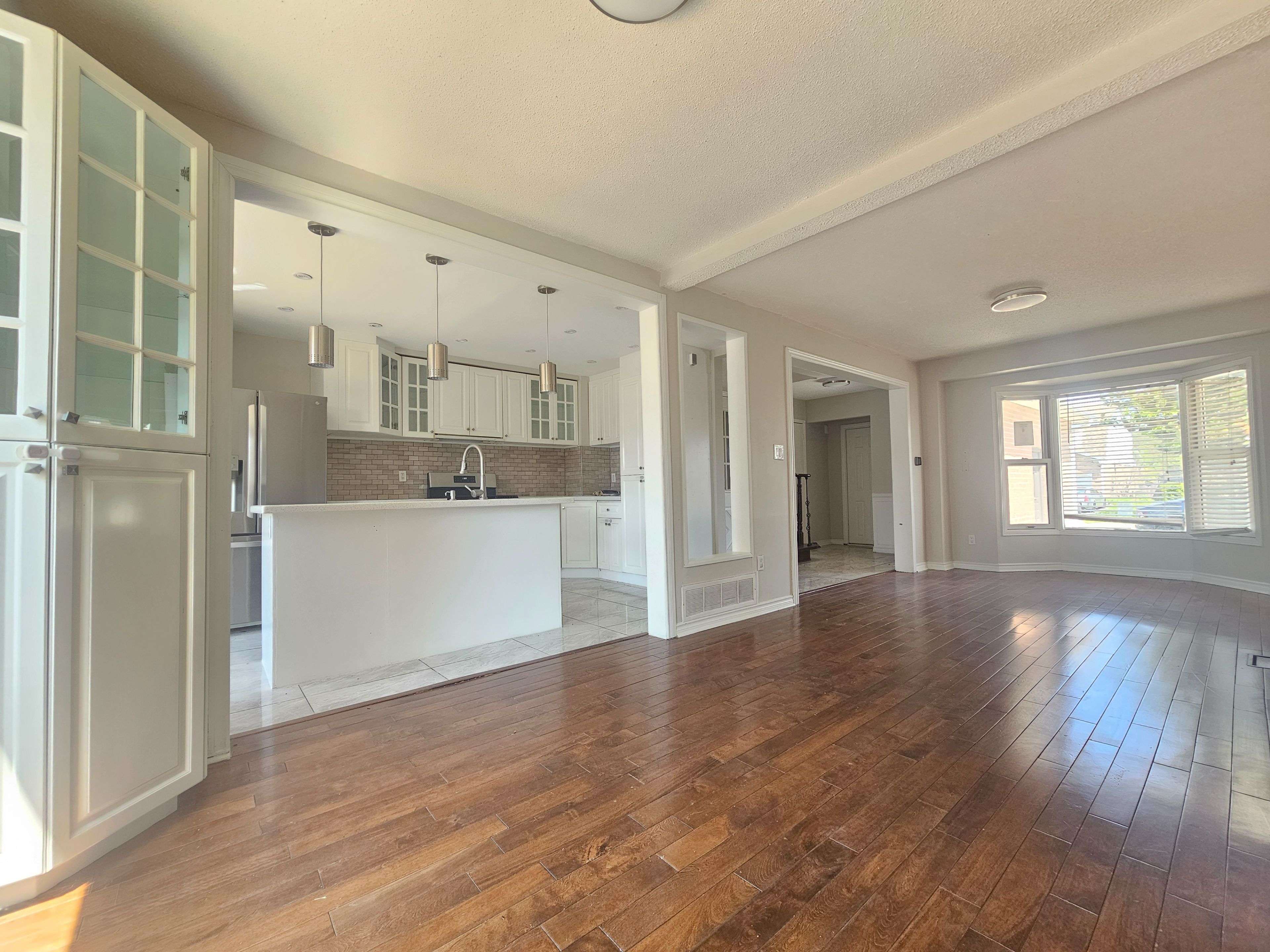 Oshawa, ON L1K 1T5,796 Bennett CRES