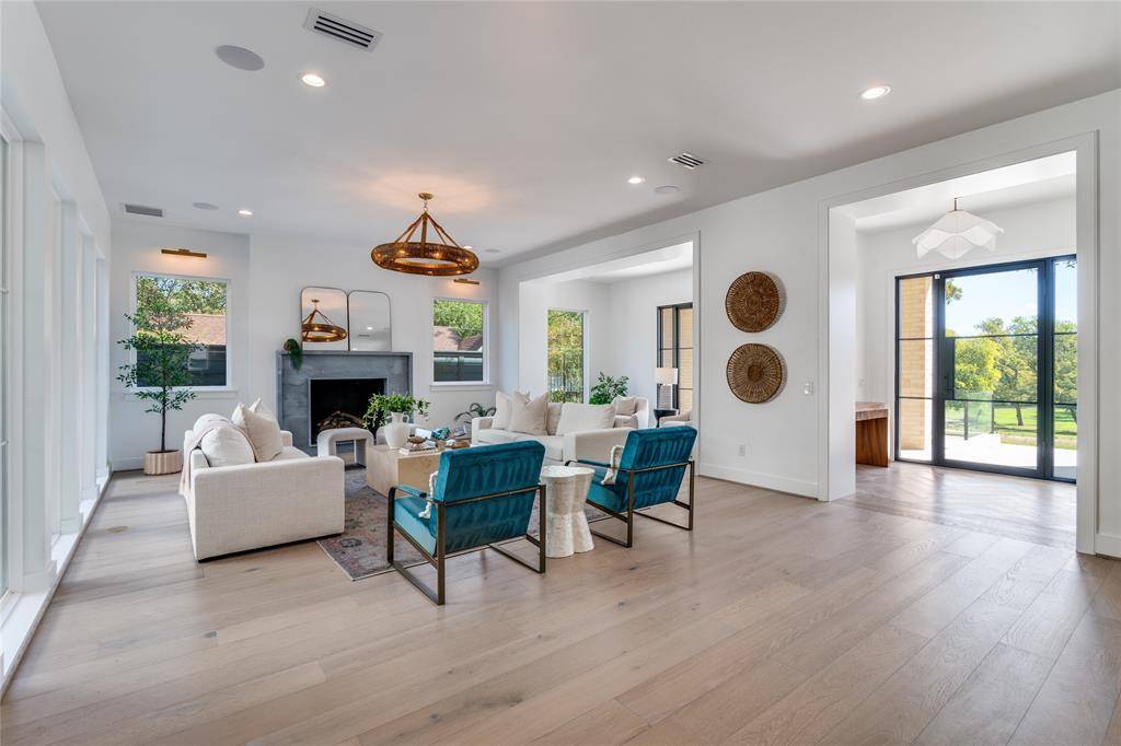 Dallas, TX 75218,9233 E Lake Highlands Drive