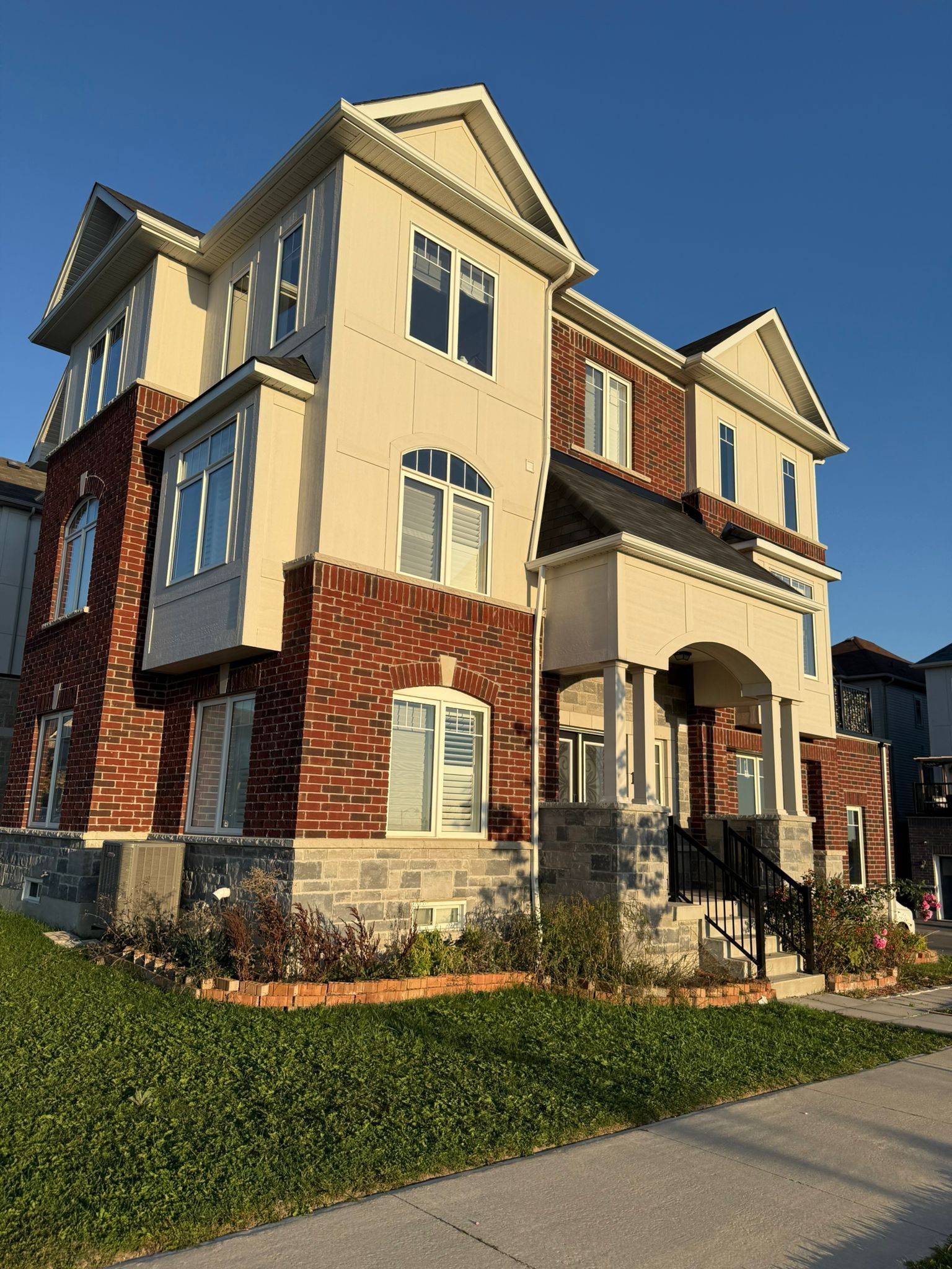 Ajax, ON L1Z 0T1,1 Mortlock ST E