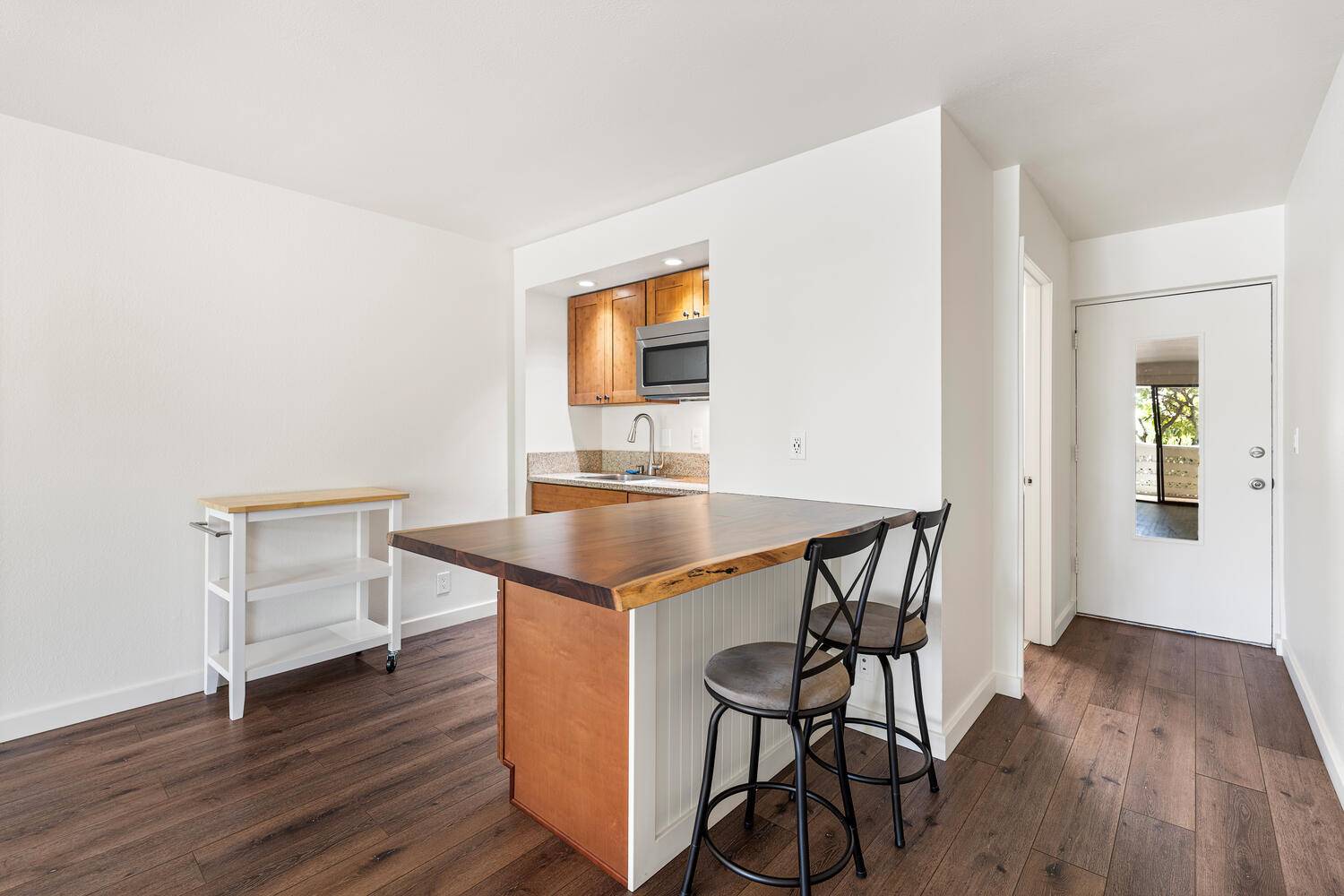 Kailua-kona, HI 96740,75-5680 KUAKINI HIGHWAY #206