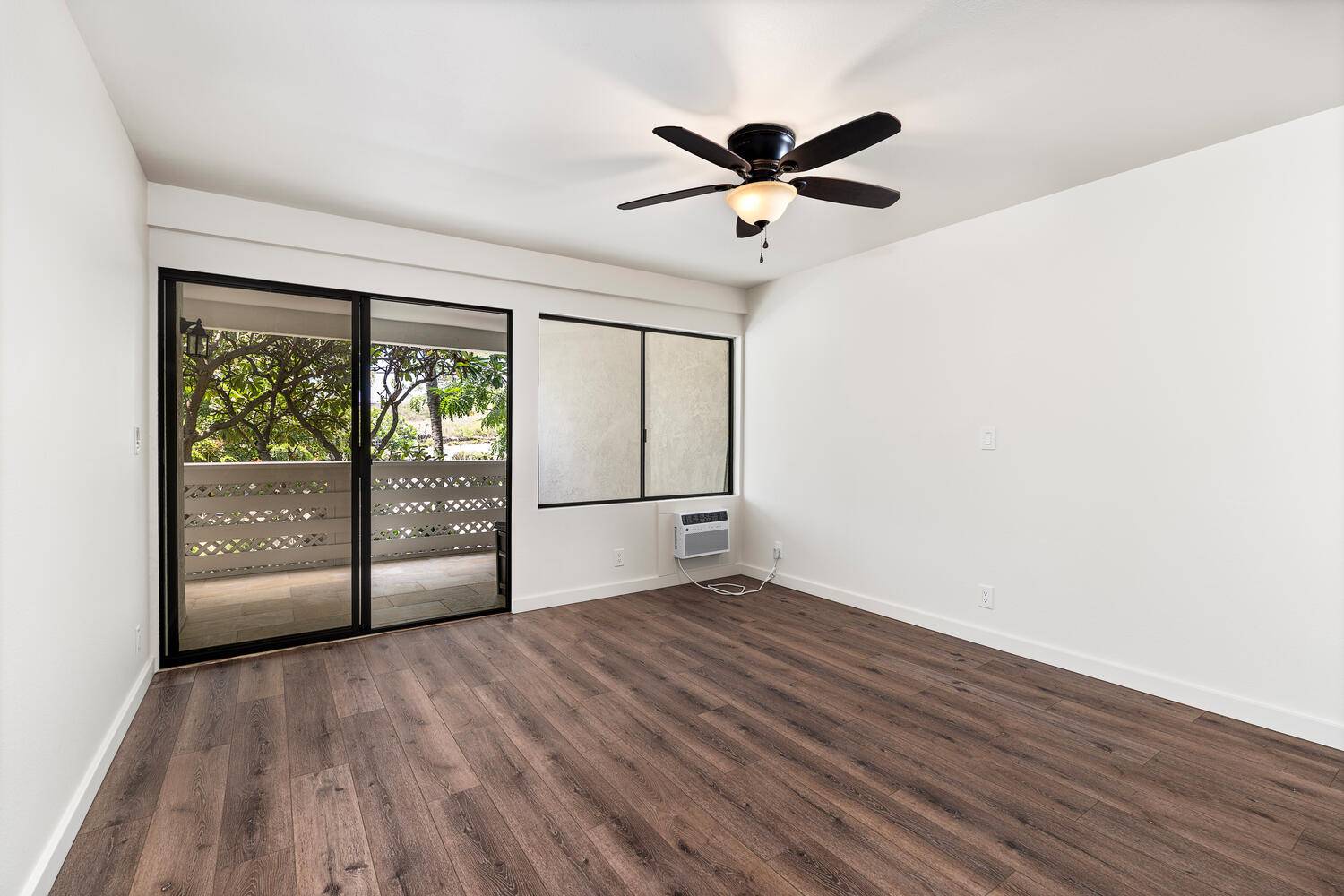 Kailua-kona, HI 96740,75-5680 KUAKINI HIGHWAY #206