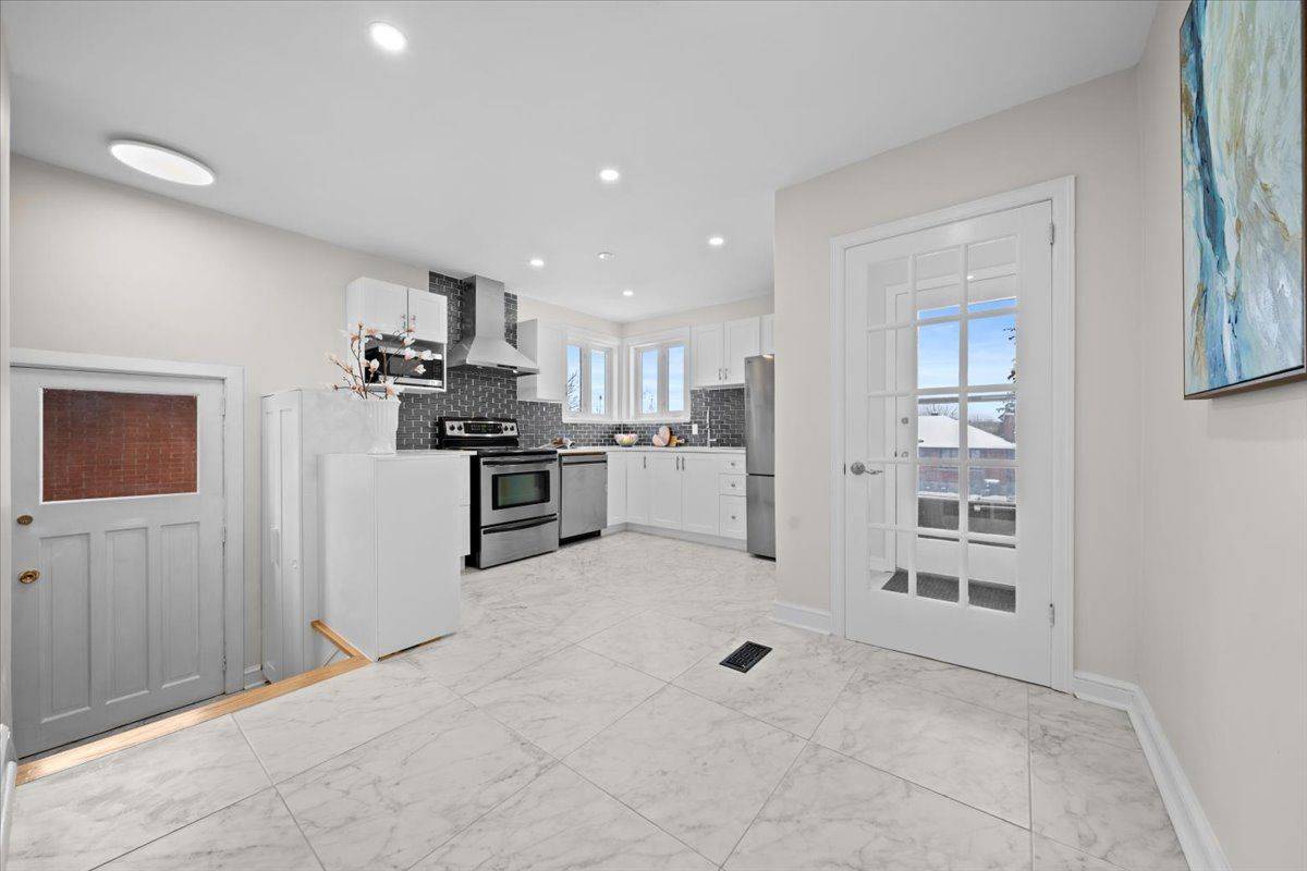 Mckellar Heights - Glabar Park And Area, ON K2A 3N3,841 Iroquois RD