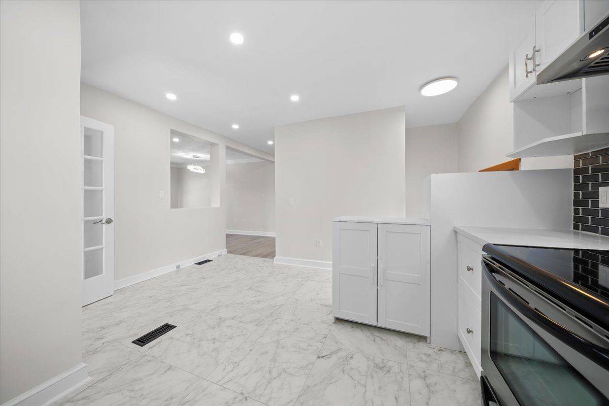 Mckellar Heights - Glabar Park And Area, ON K2A 3N3,841 Iroquois RD