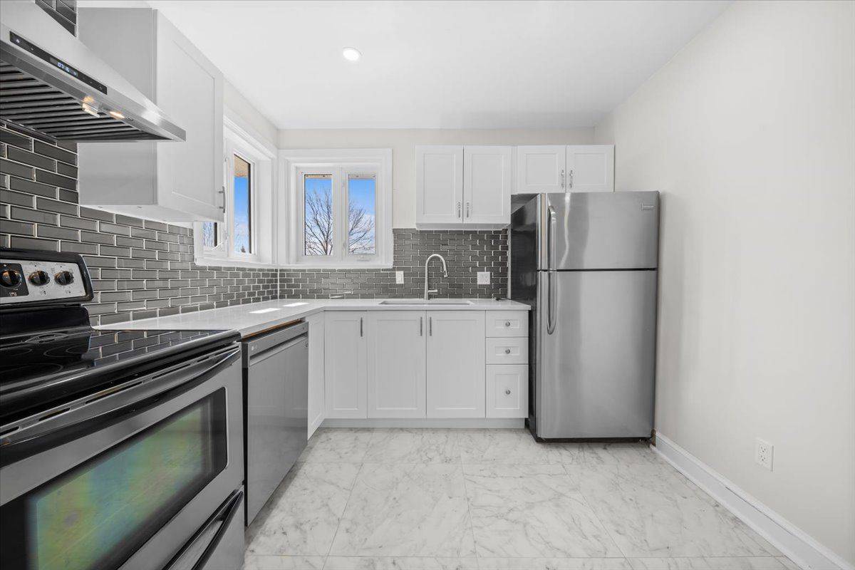 Mckellar Heights - Glabar Park And Area, ON K2A 3N3,841 Iroquois RD