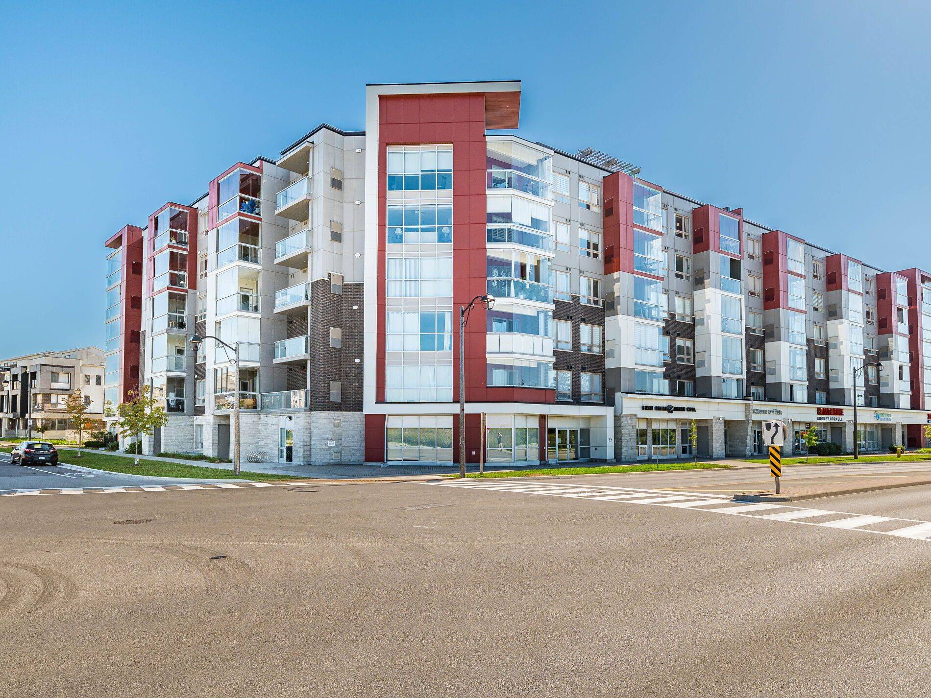 Markham, ON L6B 1M7,58 Adam Sellers ST #417